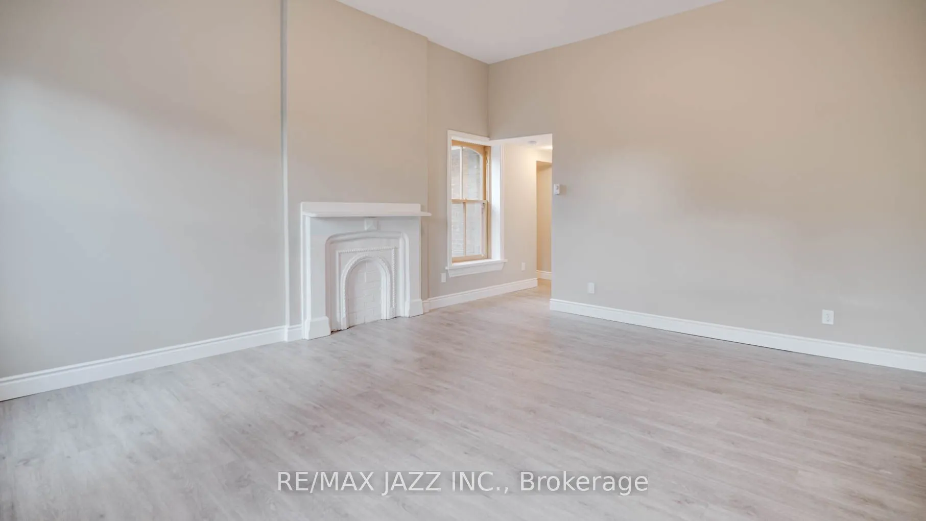 144 King Street W
