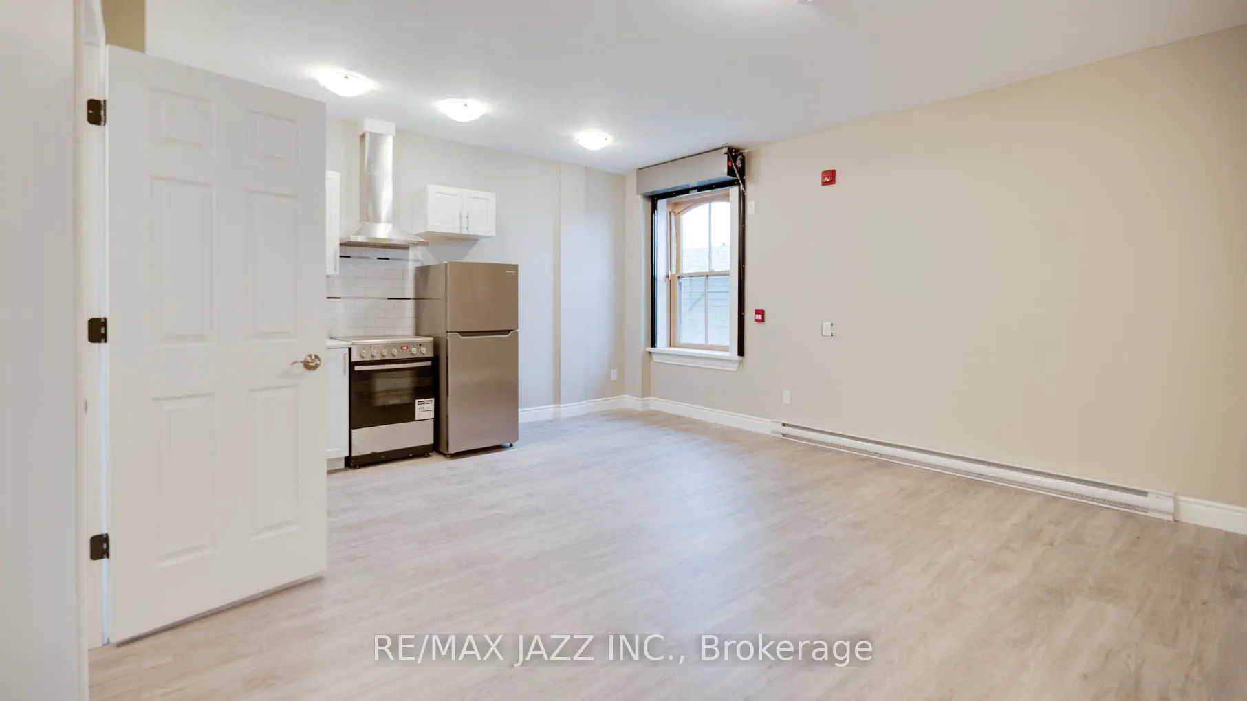 144 King Street W
