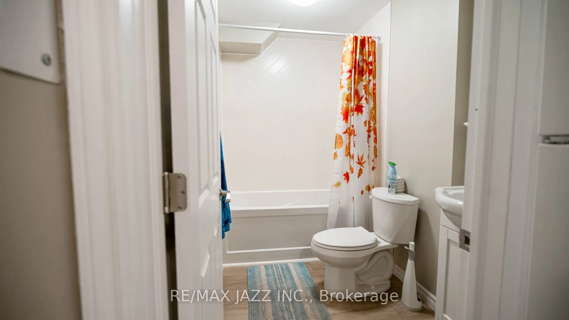 144 King Street W