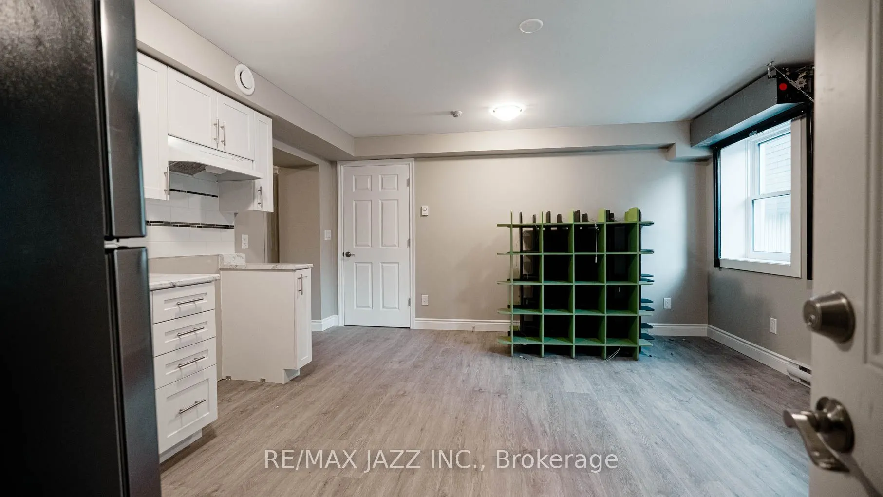 144 King Street W