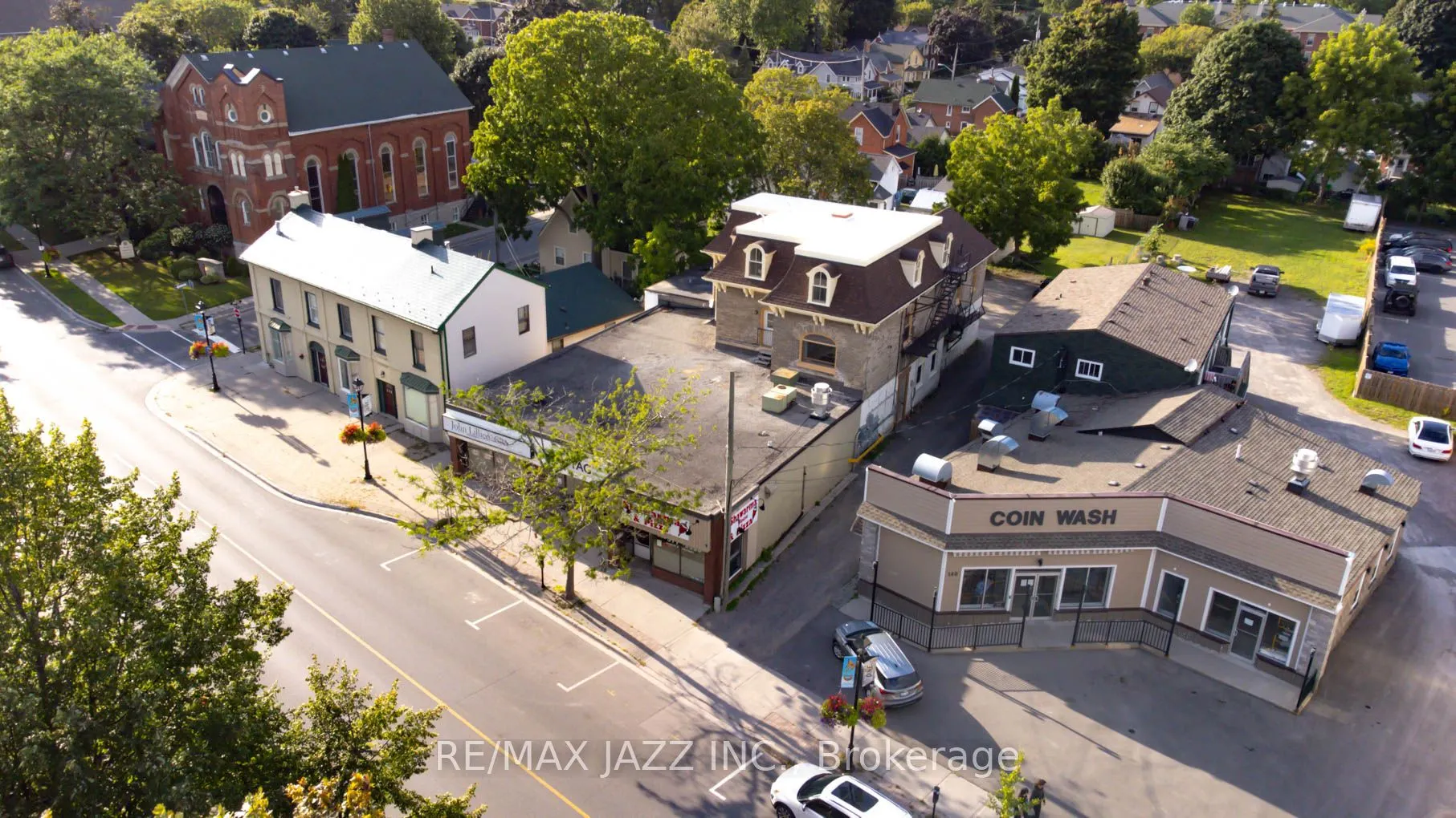 144 King Street W