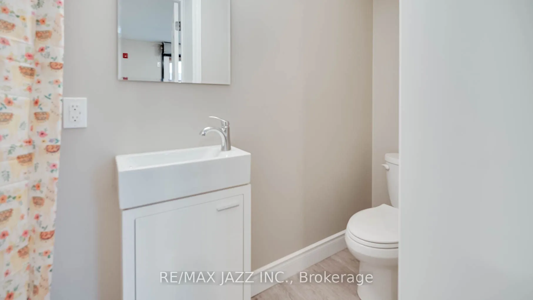 144 King Street W