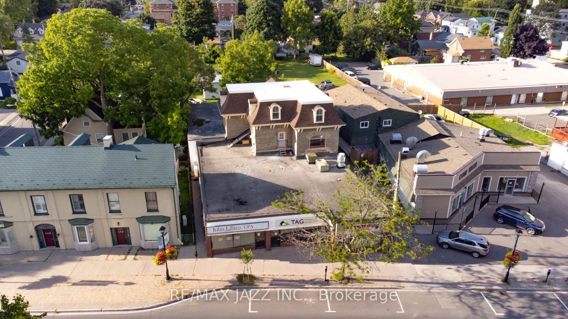 144 King Street W