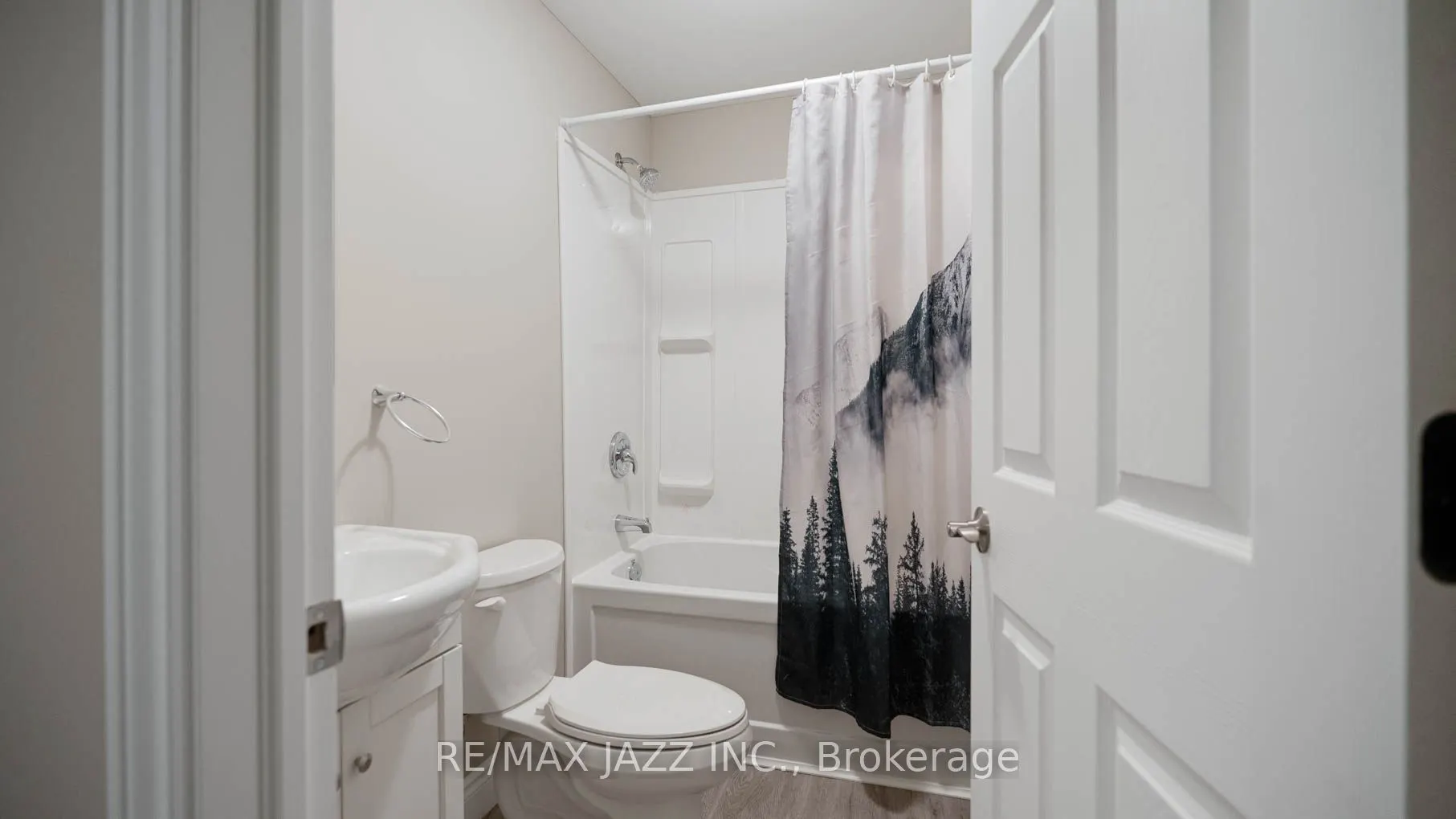 144 King Street W