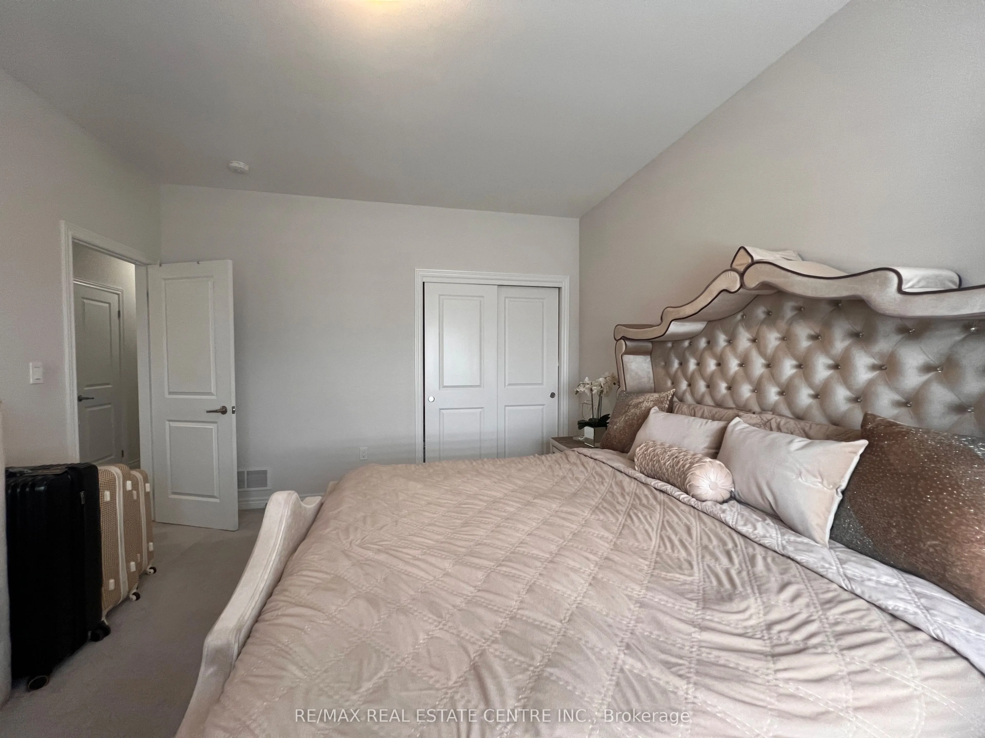 12 Swan Avenue