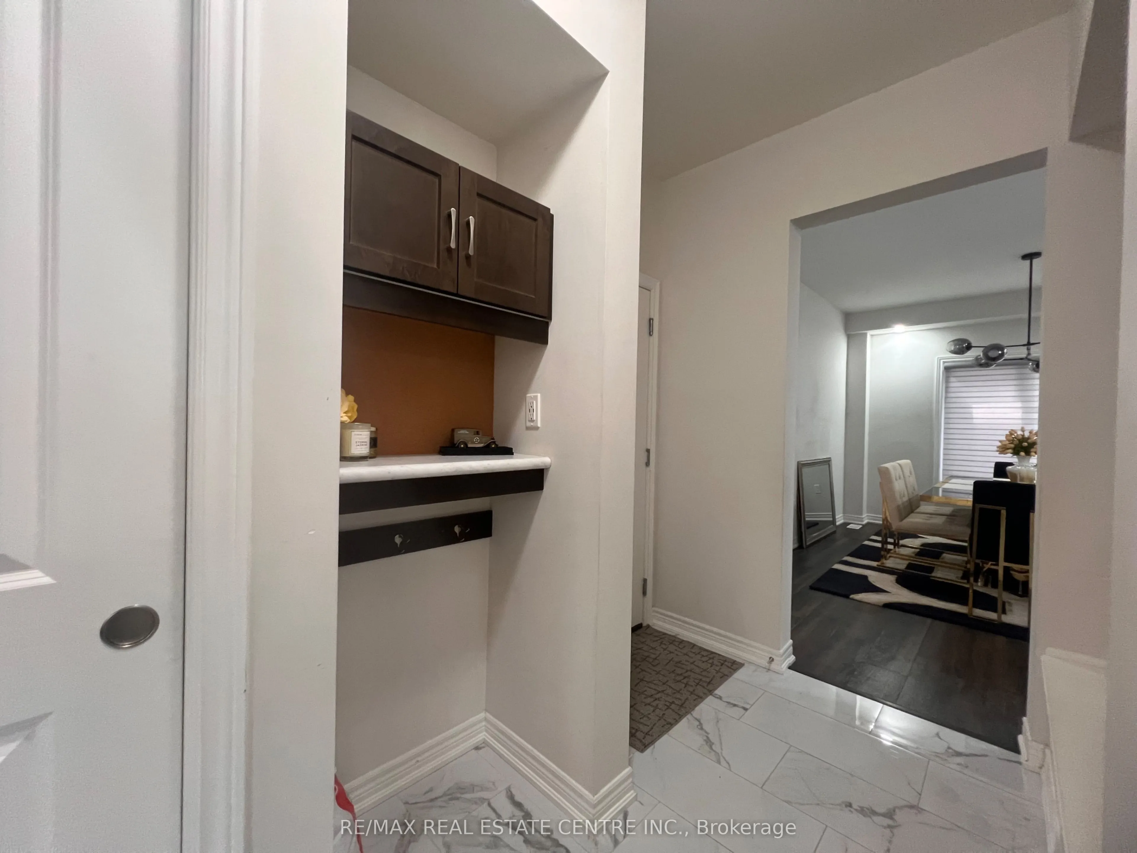 12 Swan Avenue