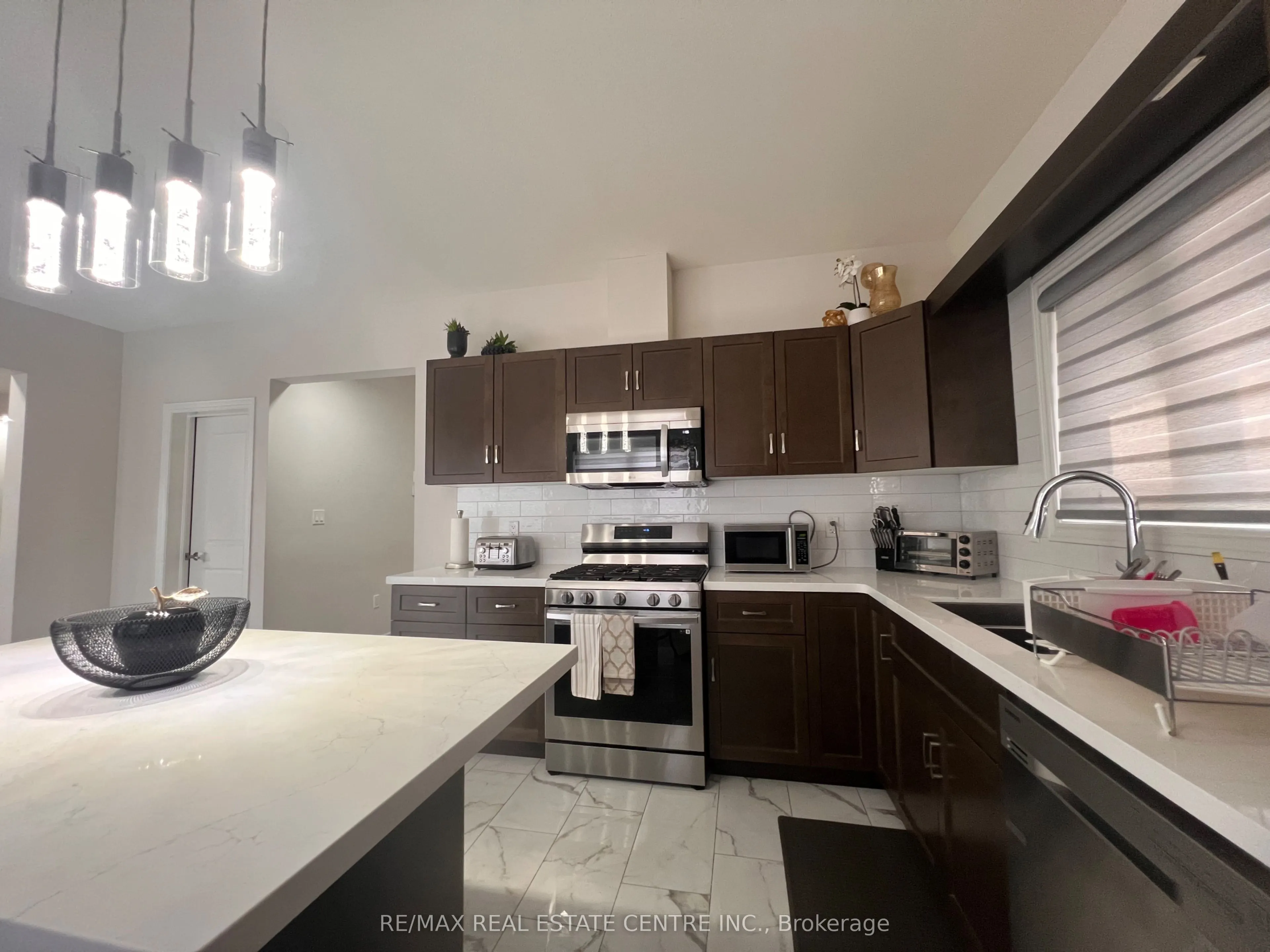 12 Swan Avenue