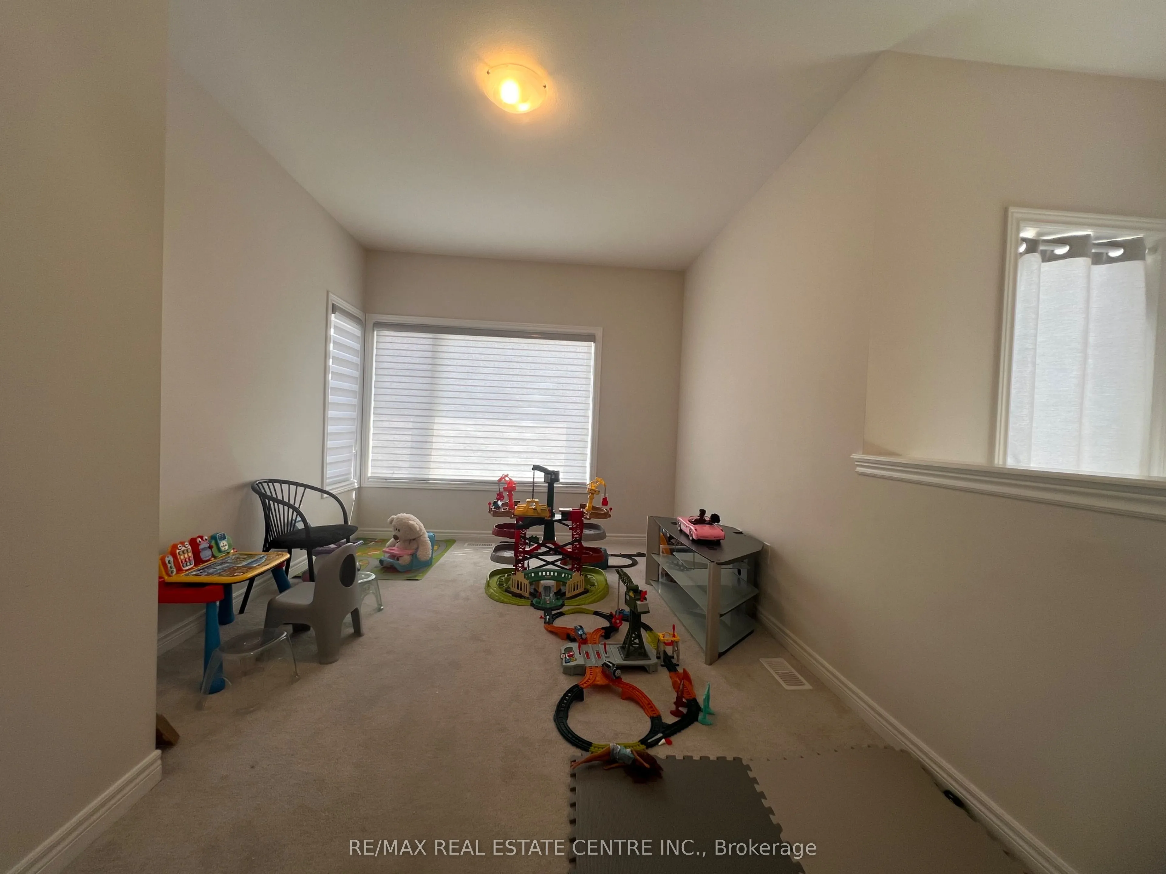12 Swan Avenue