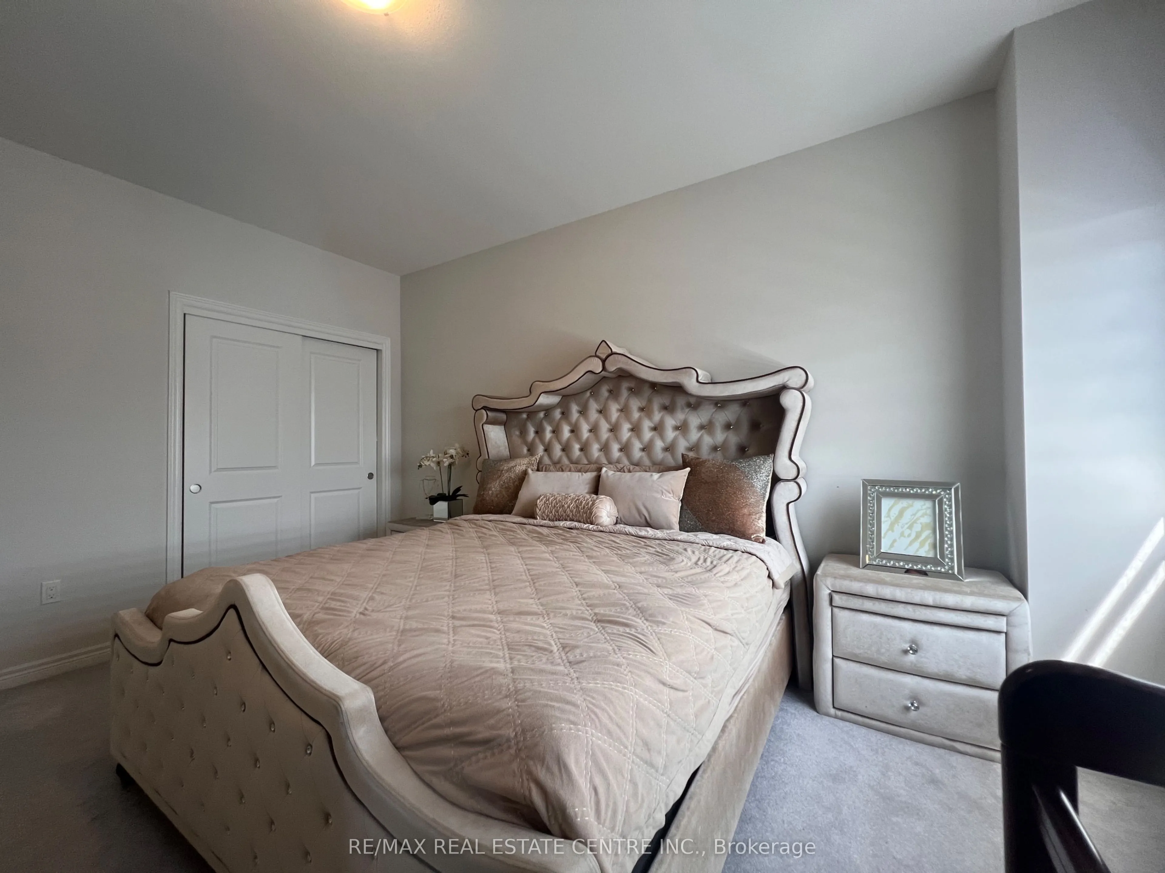 12 Swan Avenue