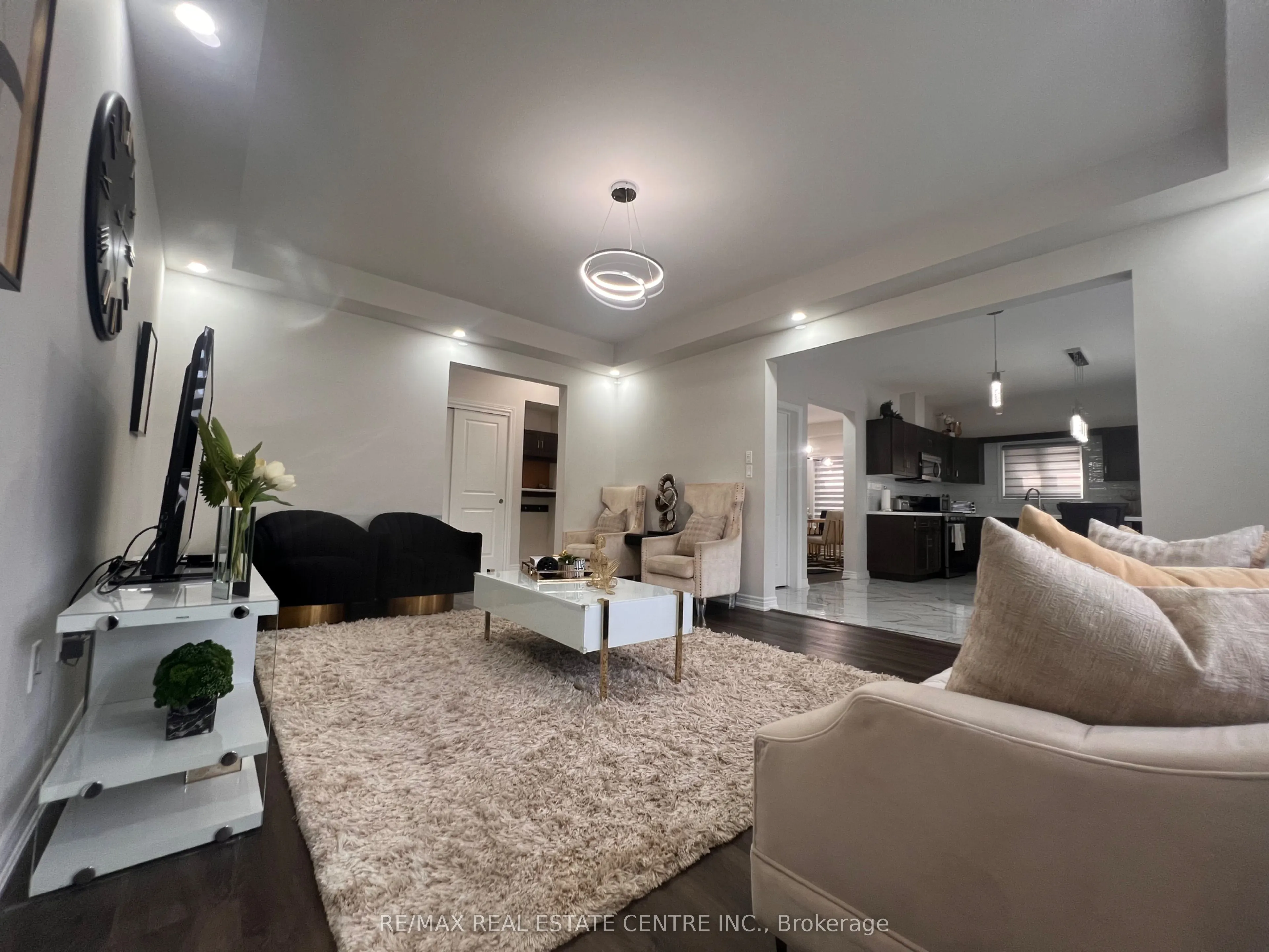 12 Swan Avenue