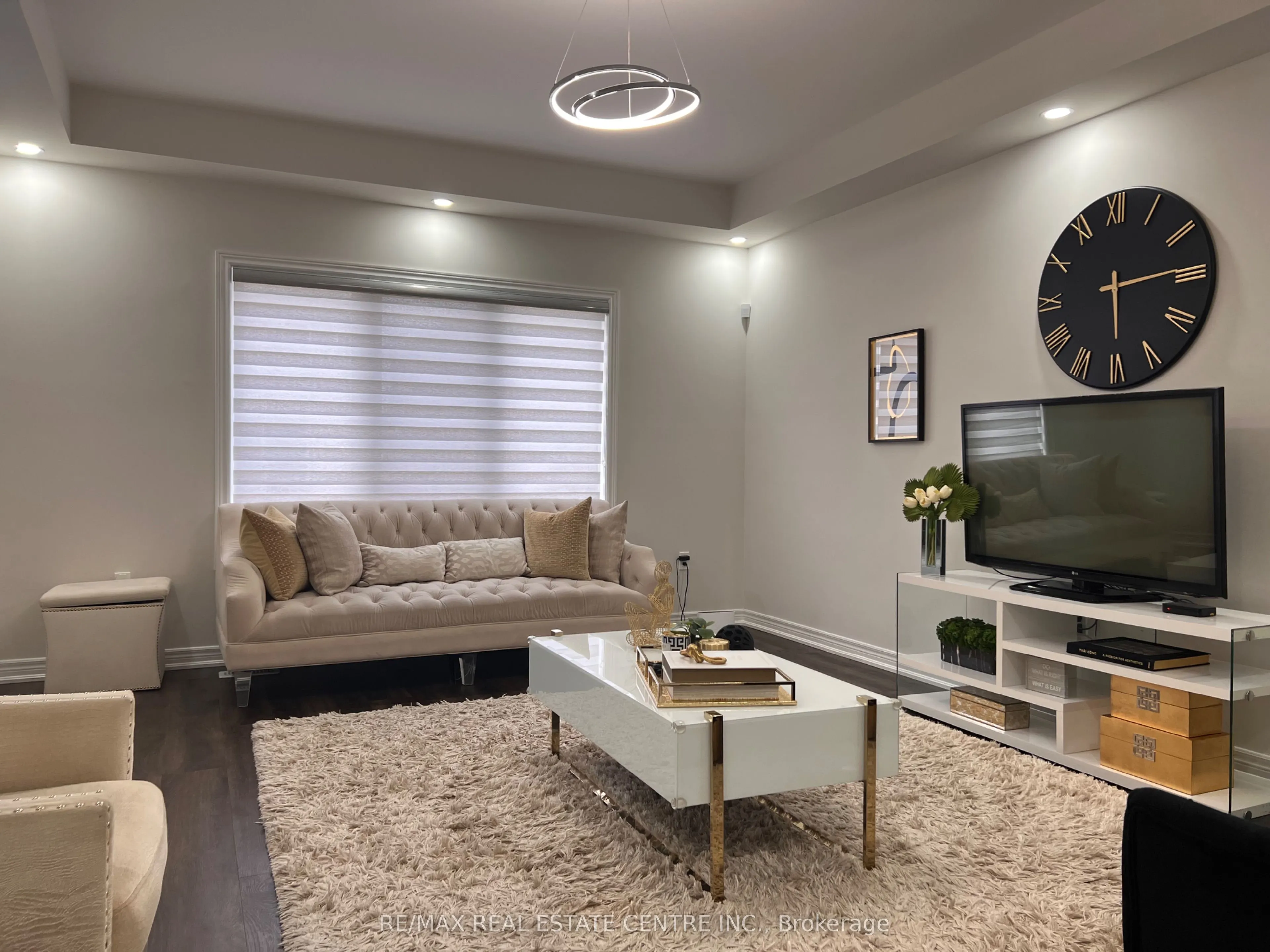 12 Swan Avenue