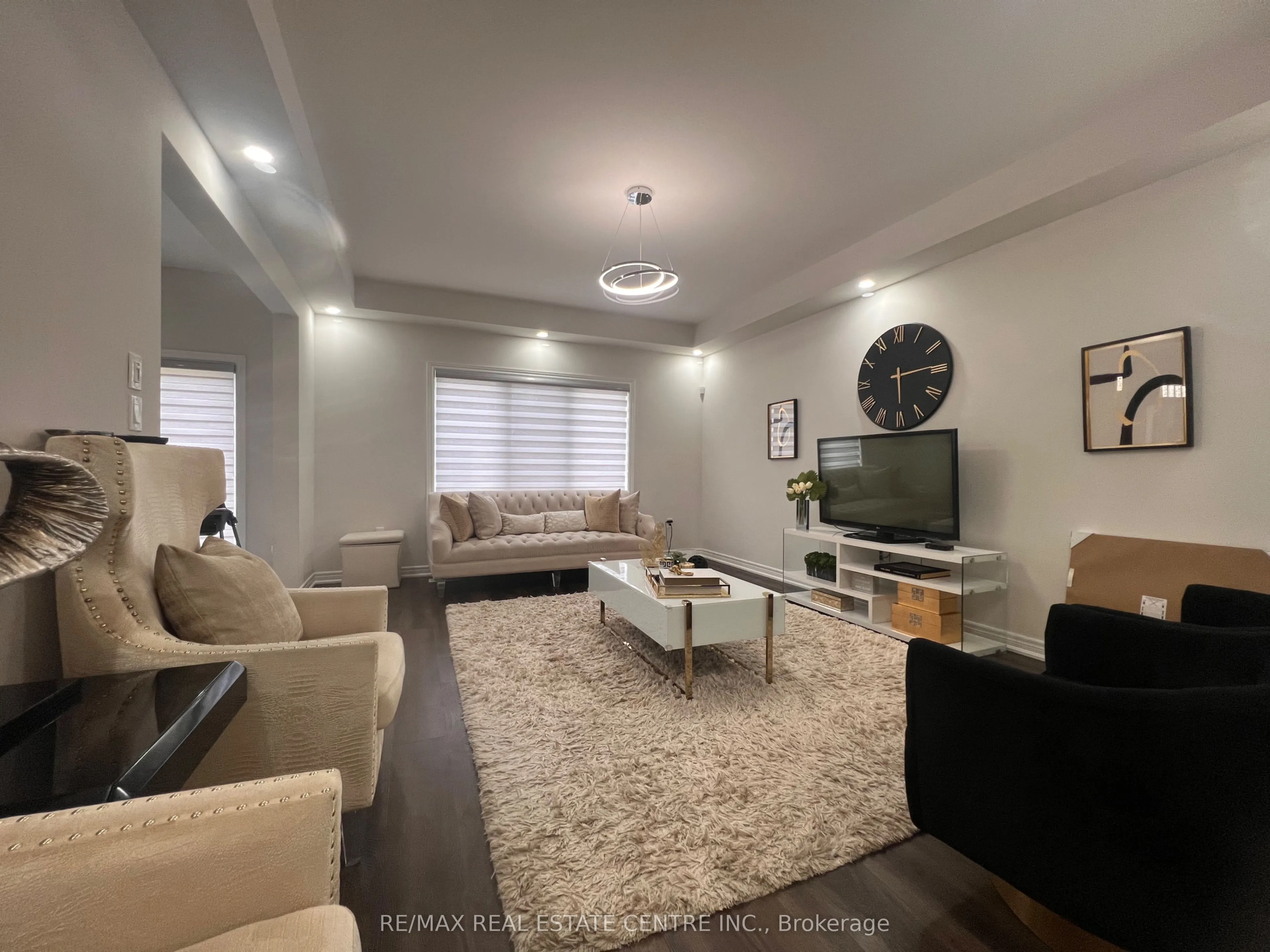 12 Swan Avenue