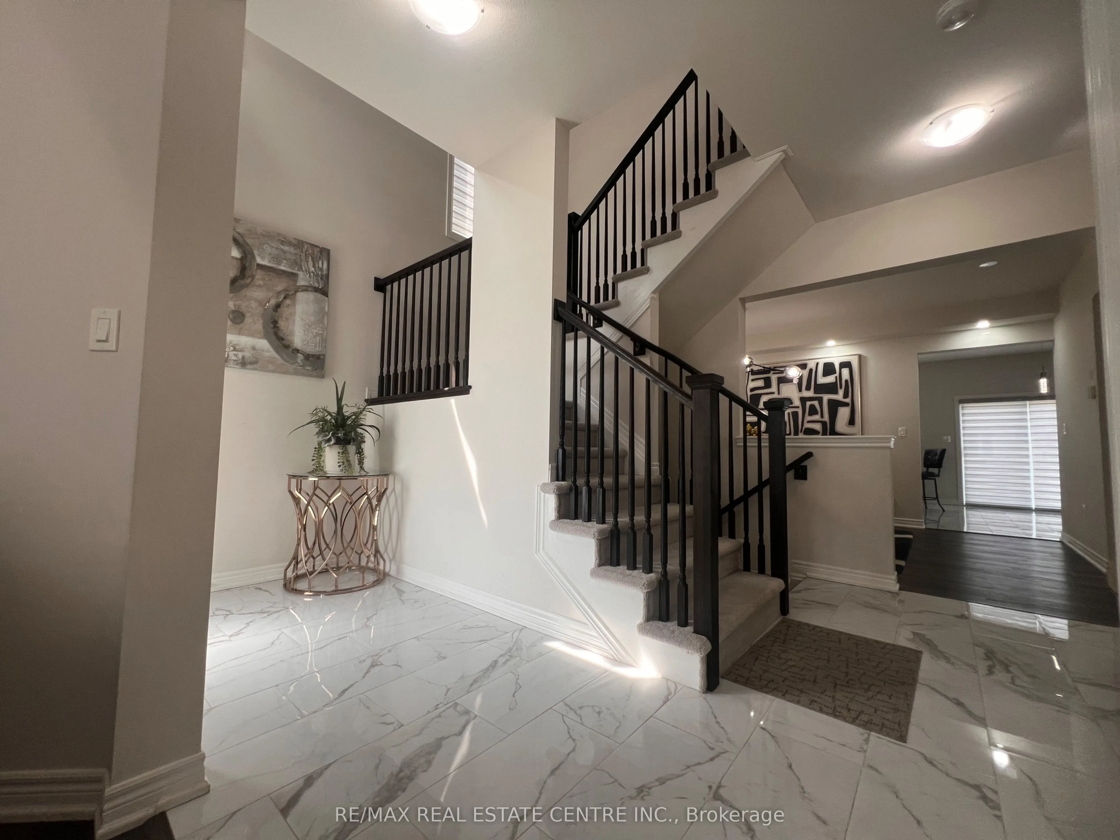 12 Swan Avenue