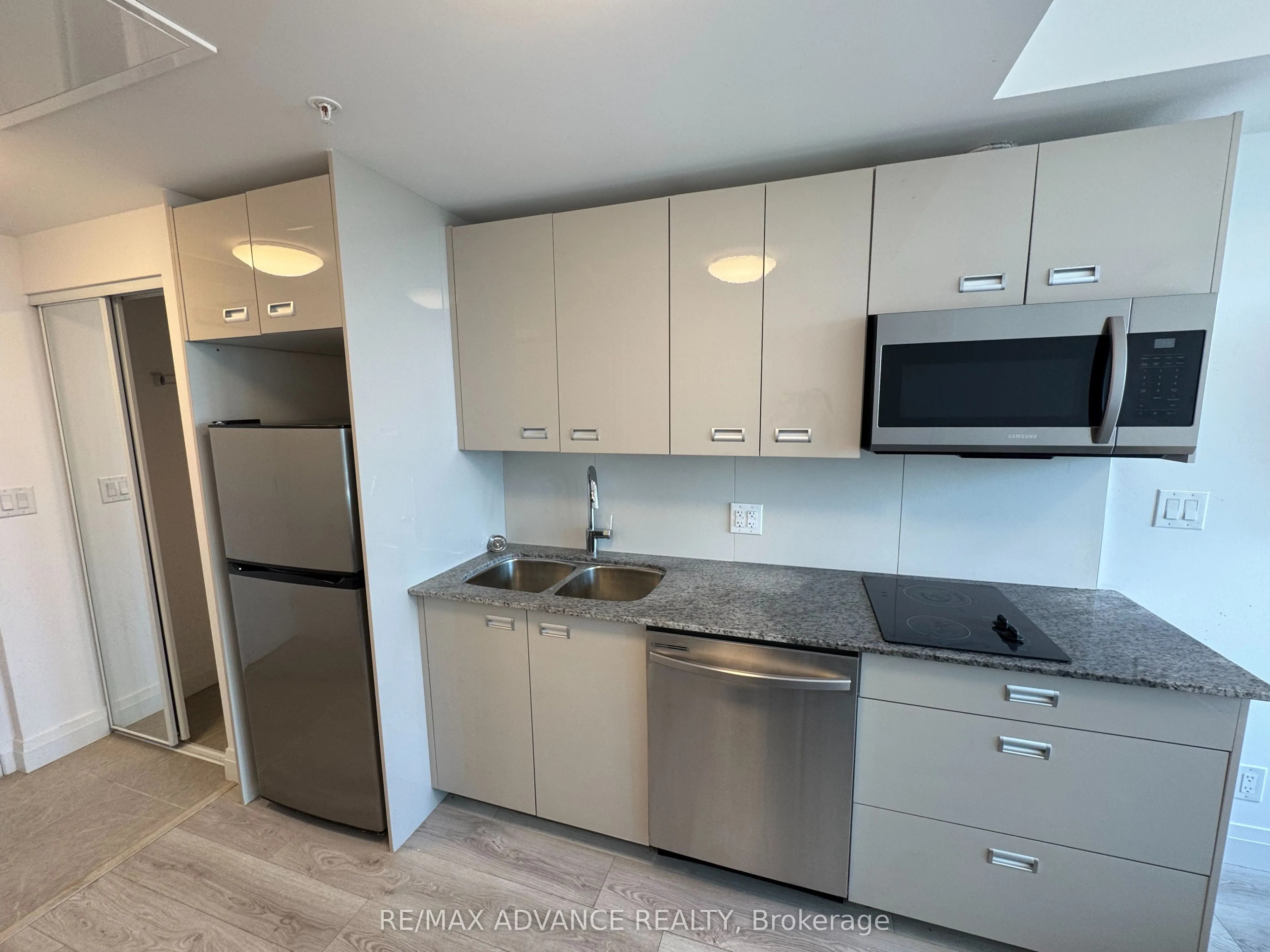 652 Princess Street, #902
