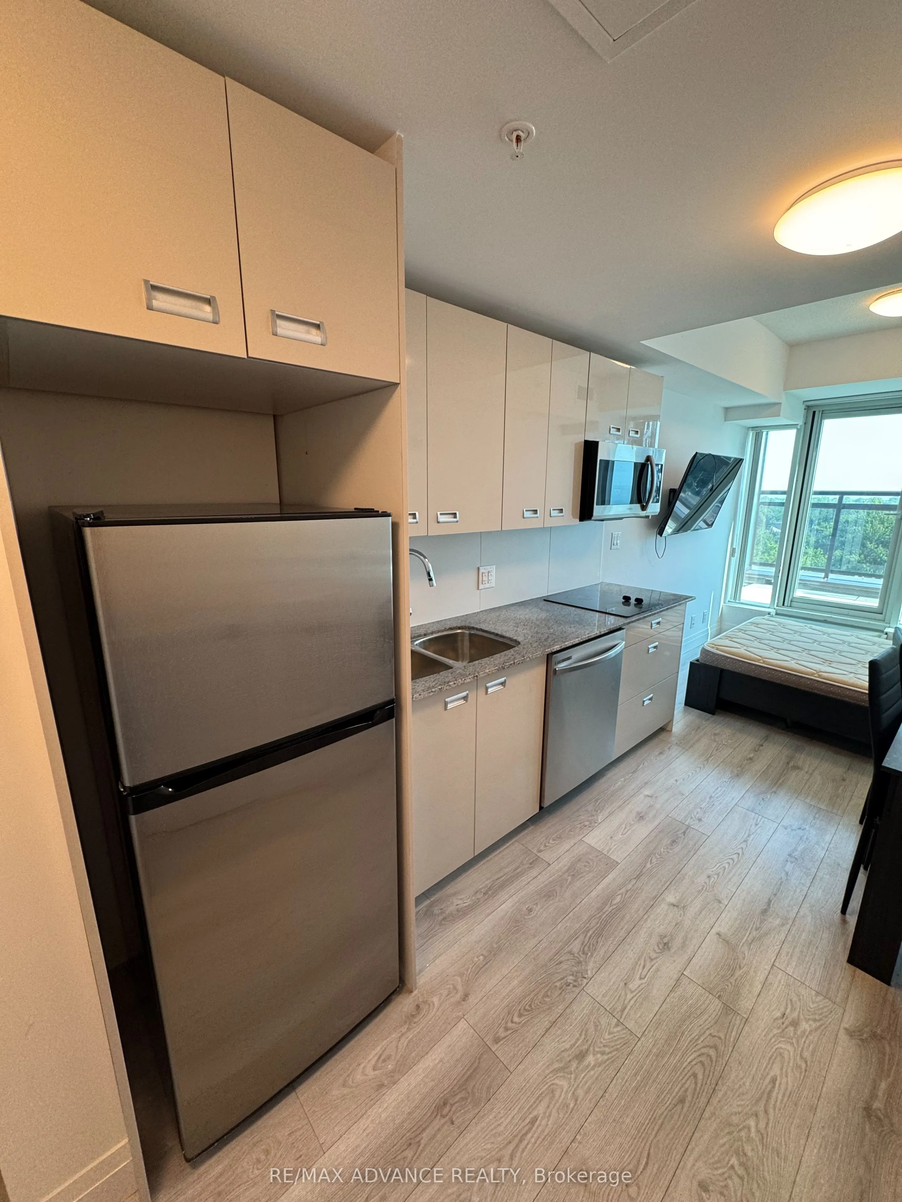 652 Princess Street, #902