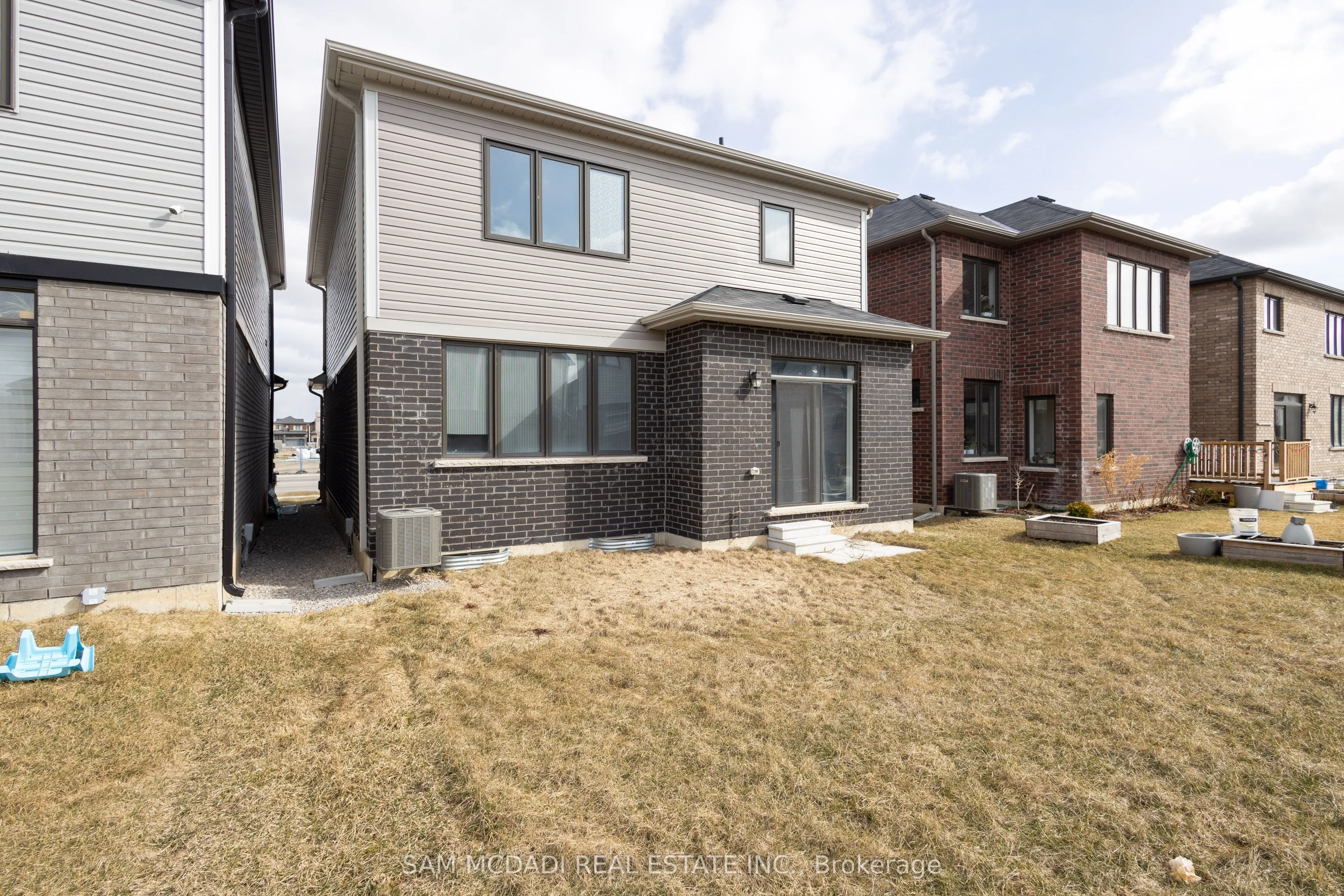180 Whithorn Crescent
