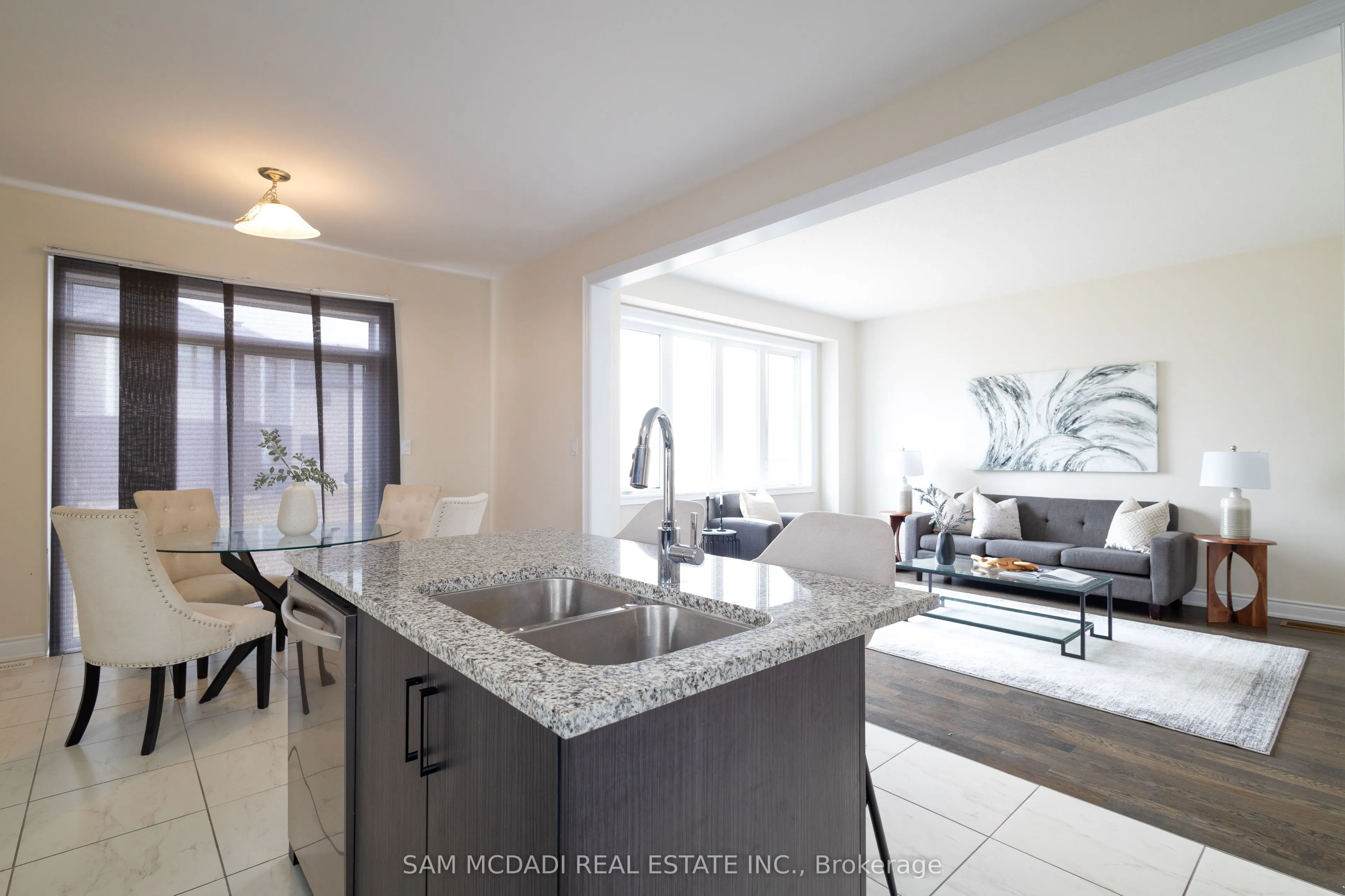180 Whithorn Crescent