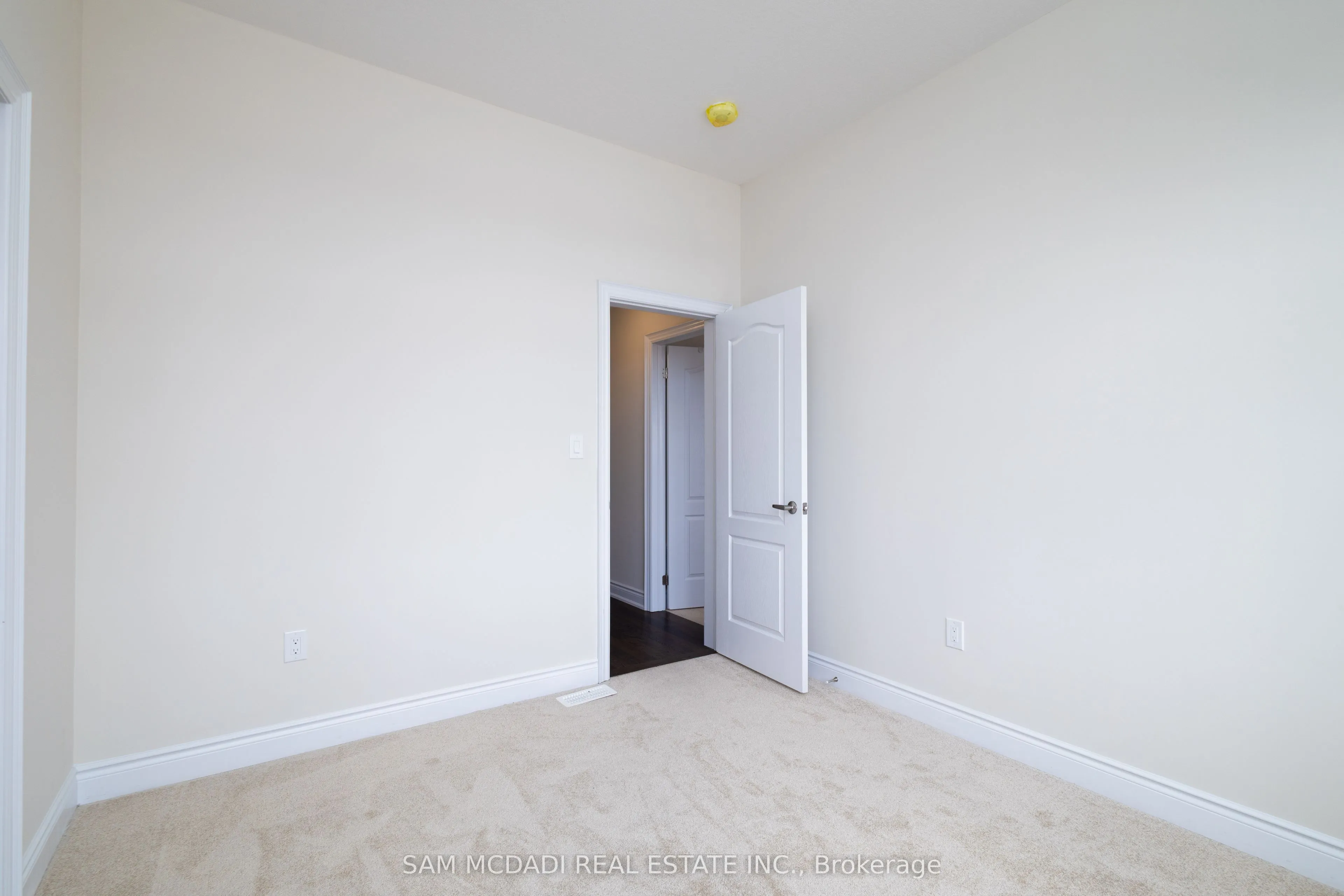 180 Whithorn Crescent