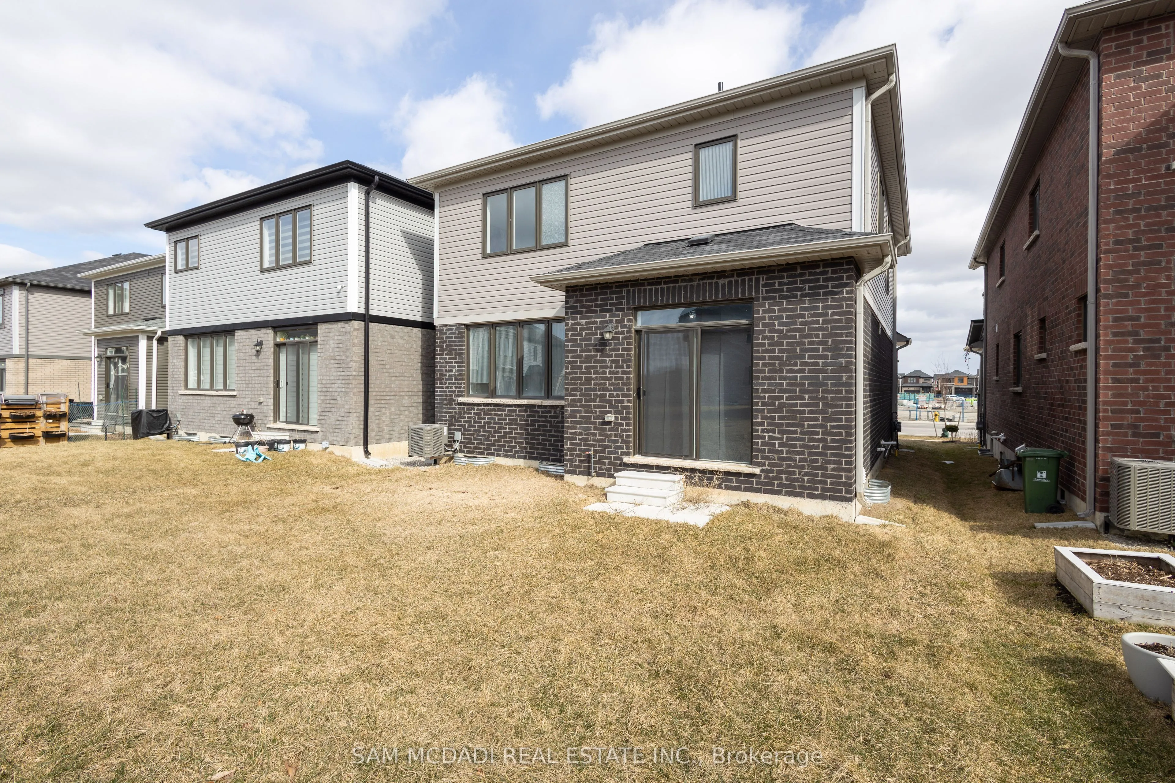 180 Whithorn Crescent
