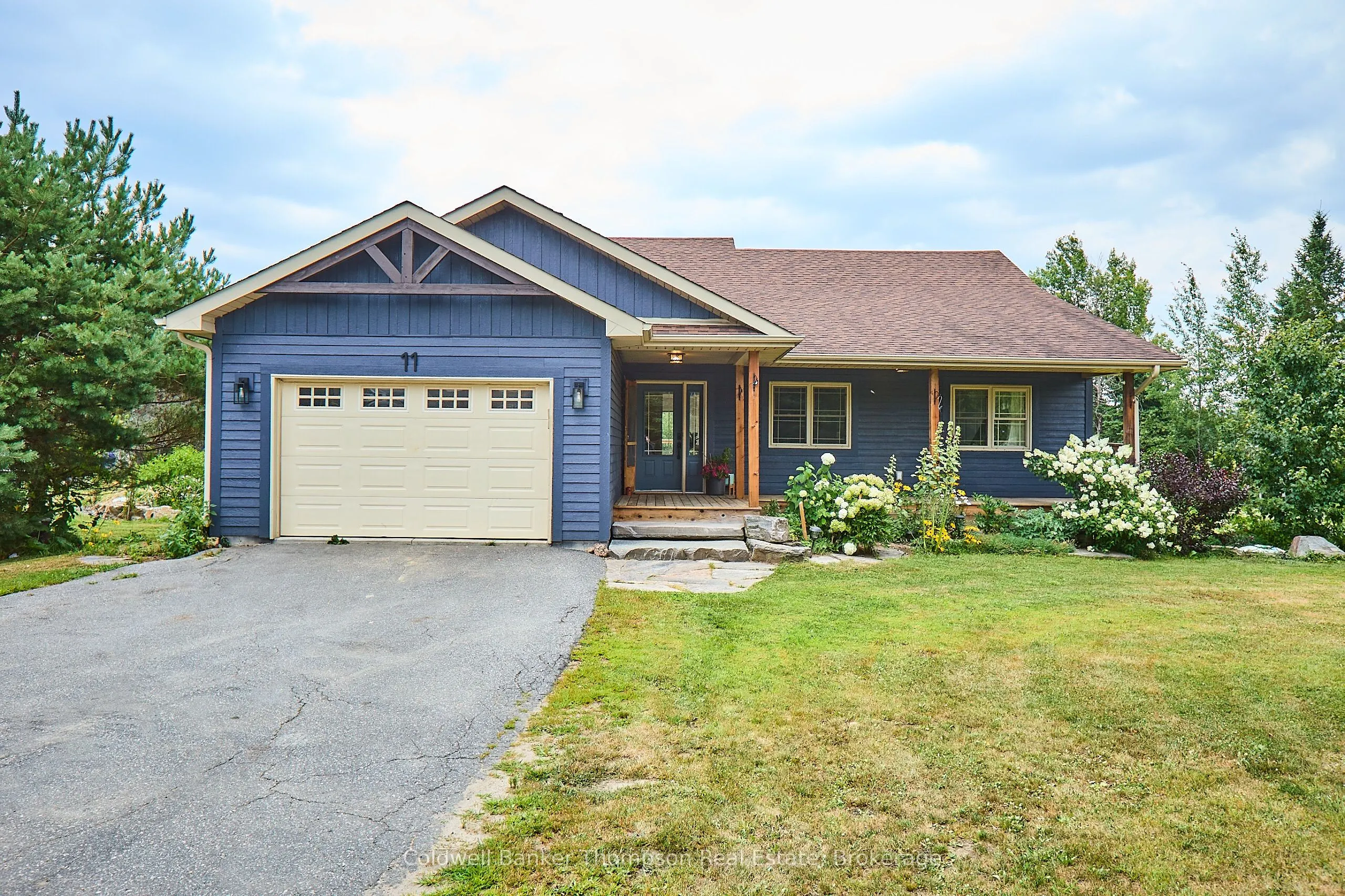 11 Thomas Crescent