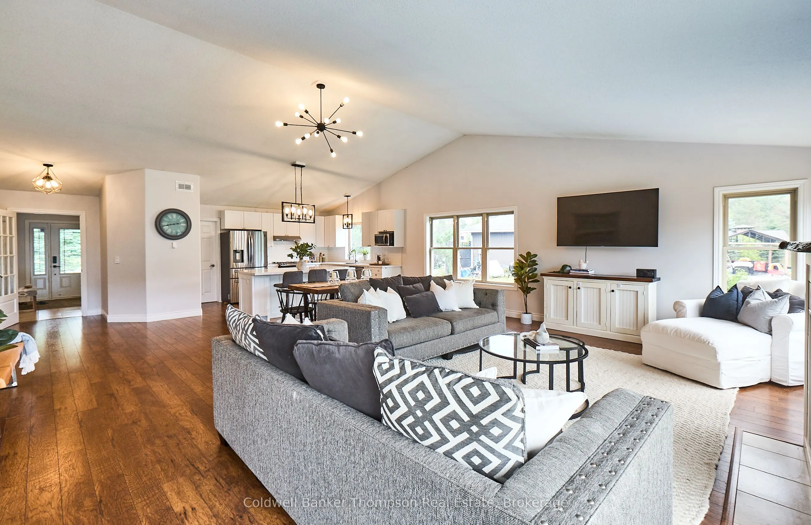 11 Thomas Crescent