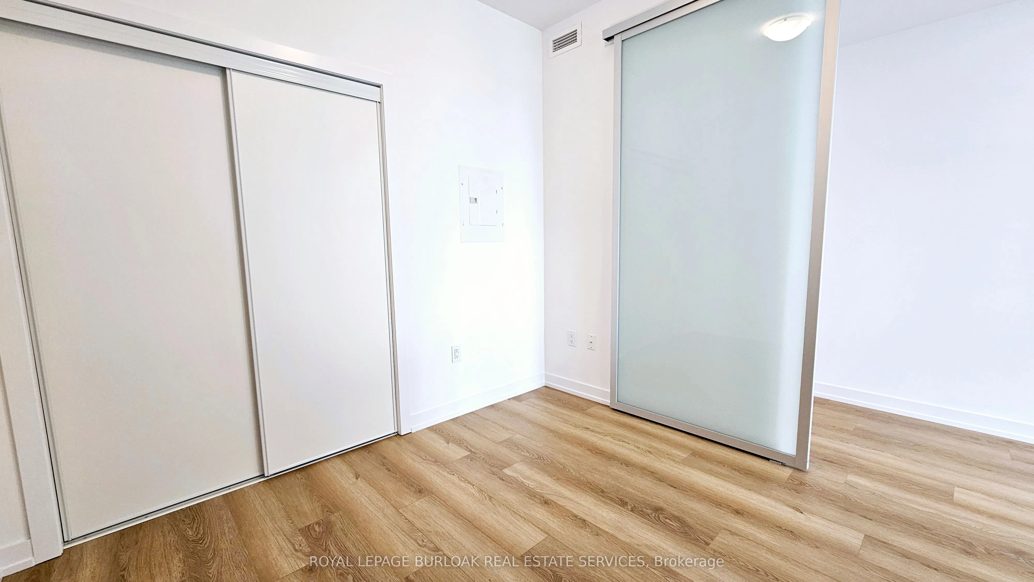470 Dundas Street, #322