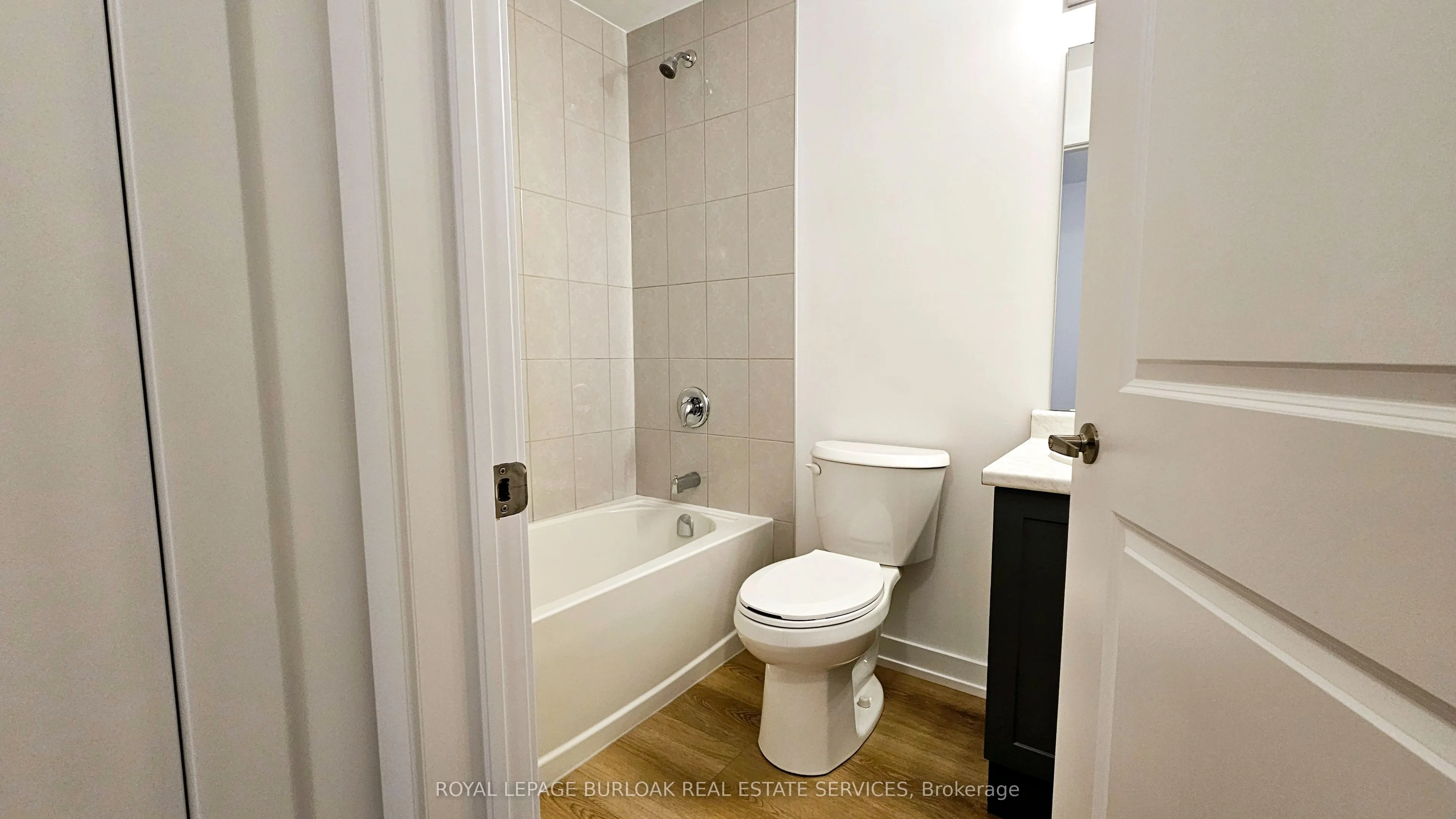470 Dundas Street, #322