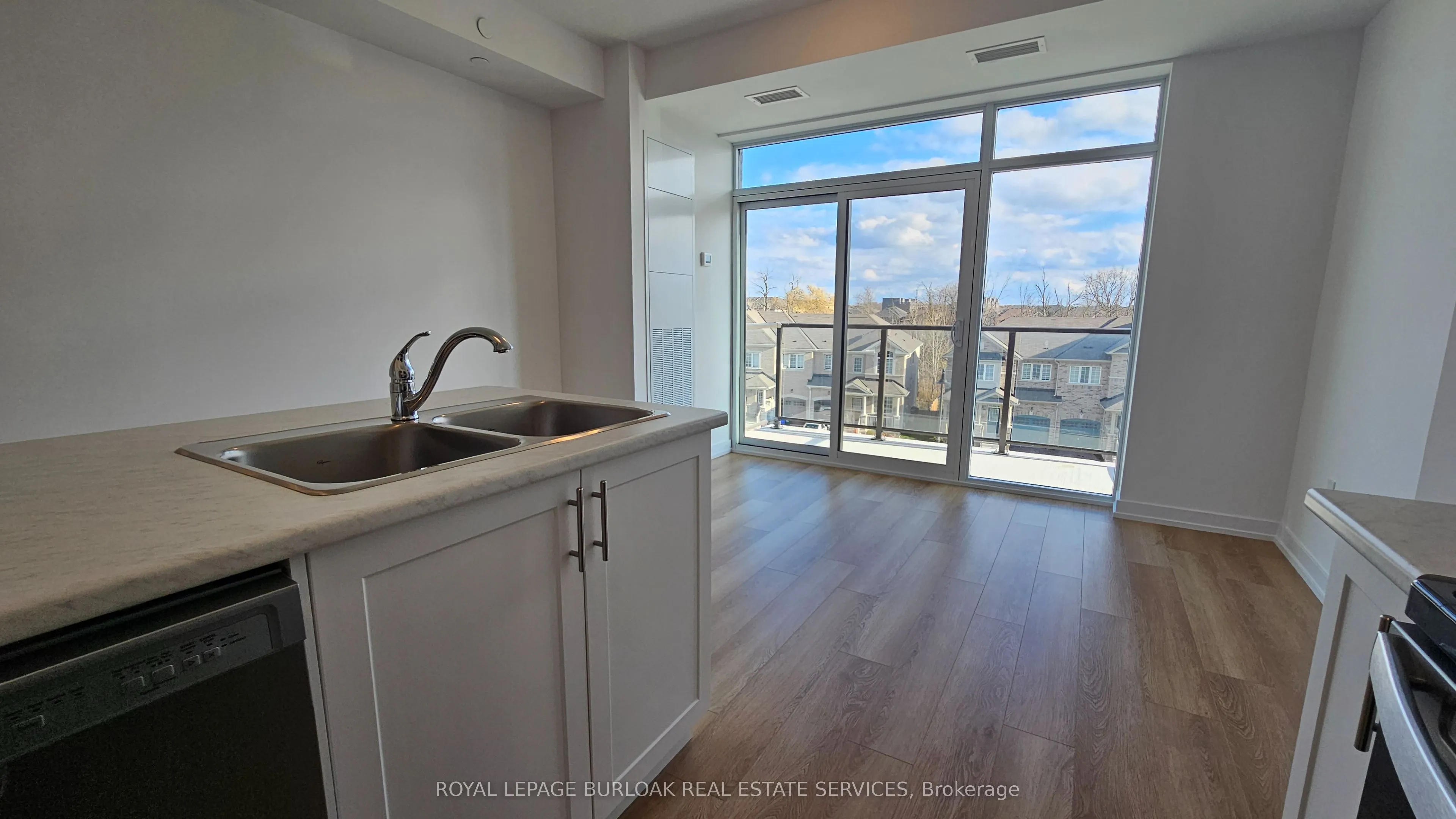 470 Dundas Street, #322