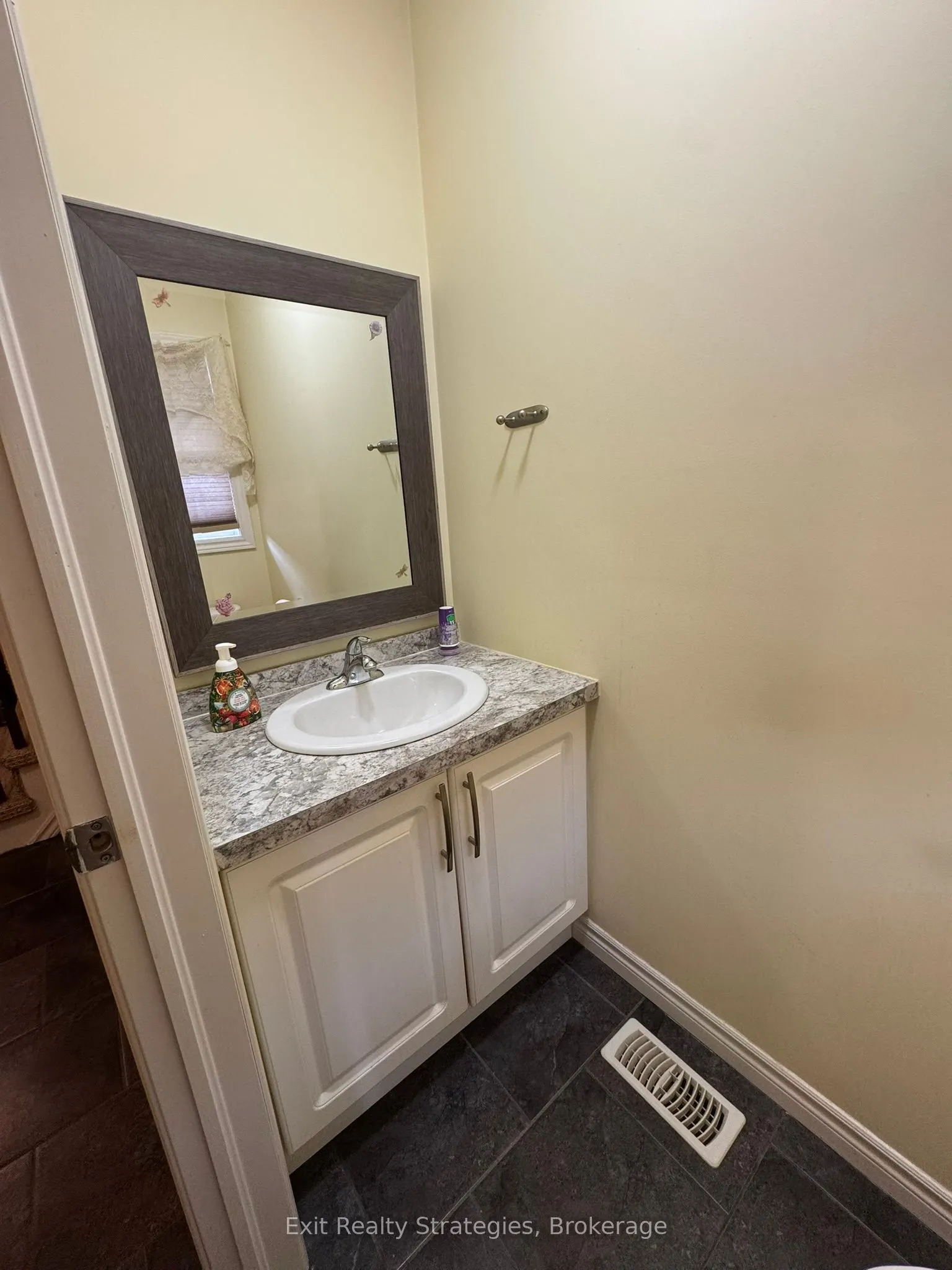 9 Hampton Brook Way, #8