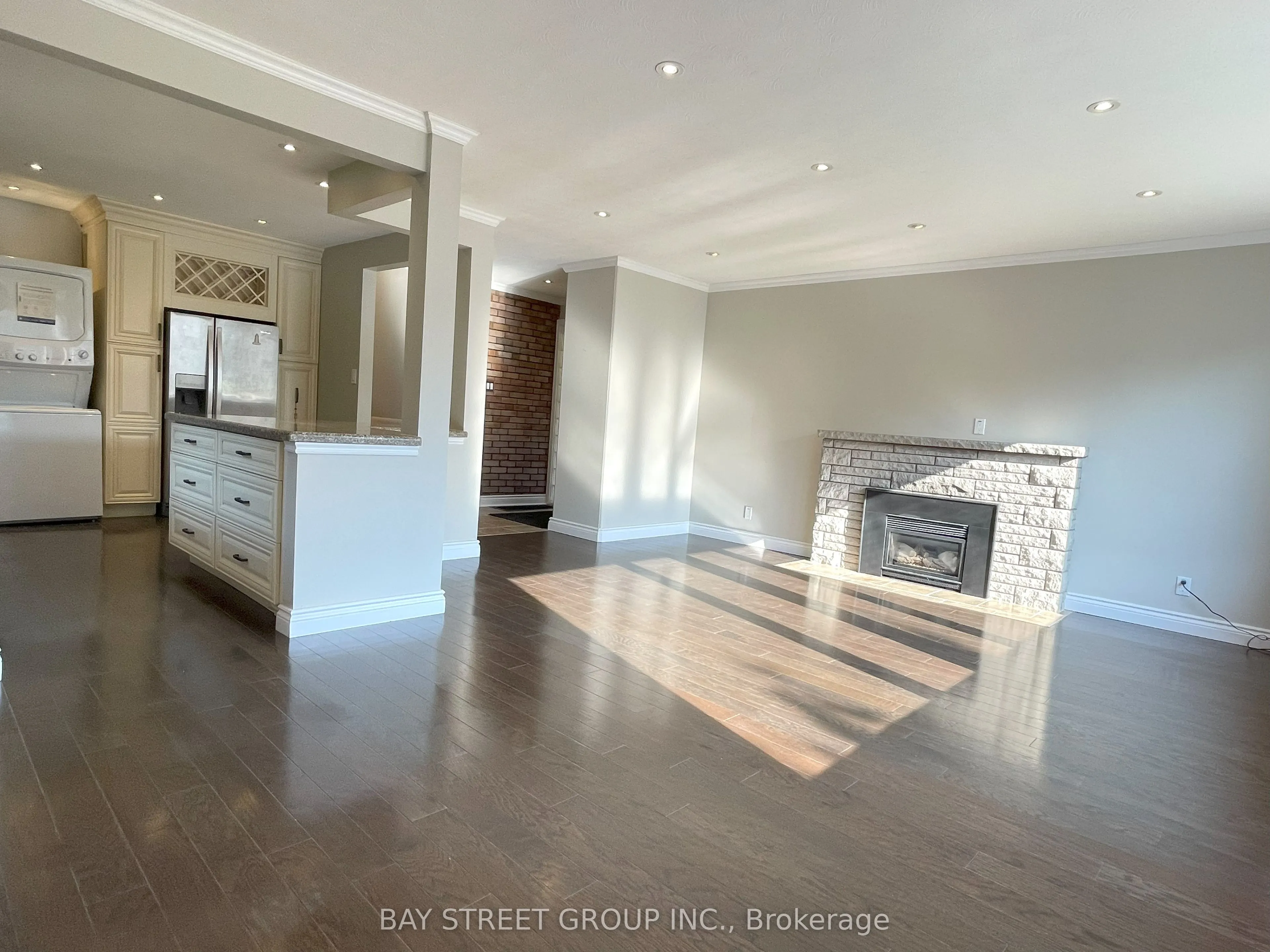80 HOSTEIN Drive, #Upper Unit