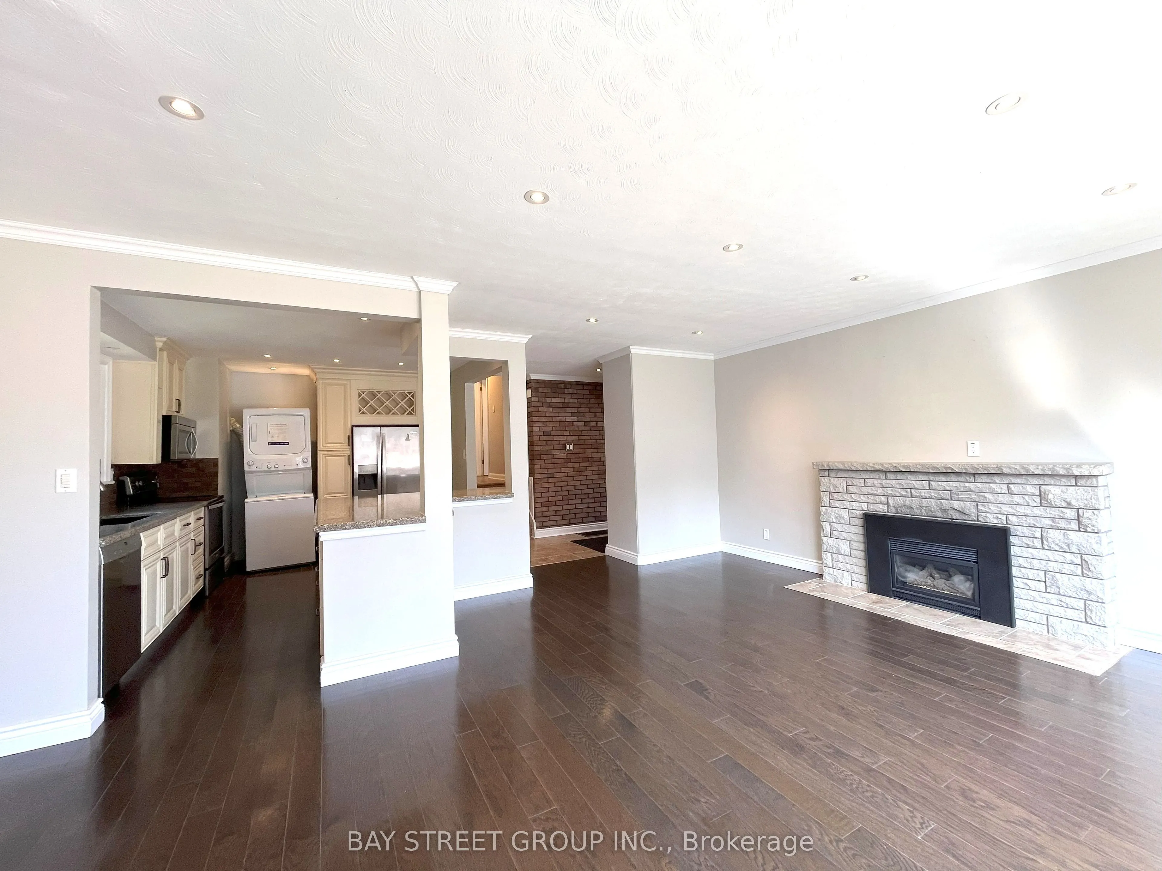 80 HOSTEIN Drive, #Upper Unit