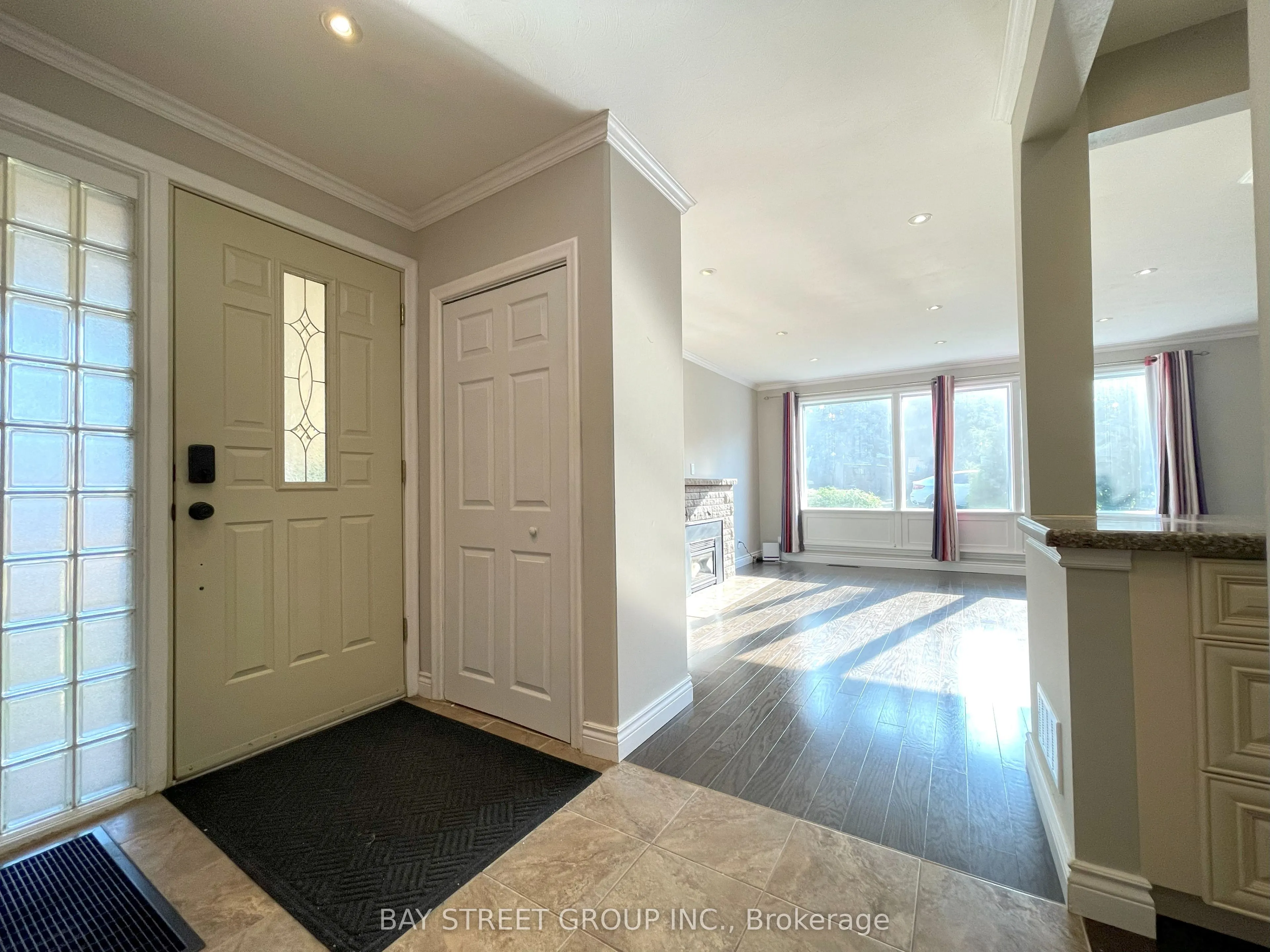 80 HOSTEIN Drive, #Upper Unit