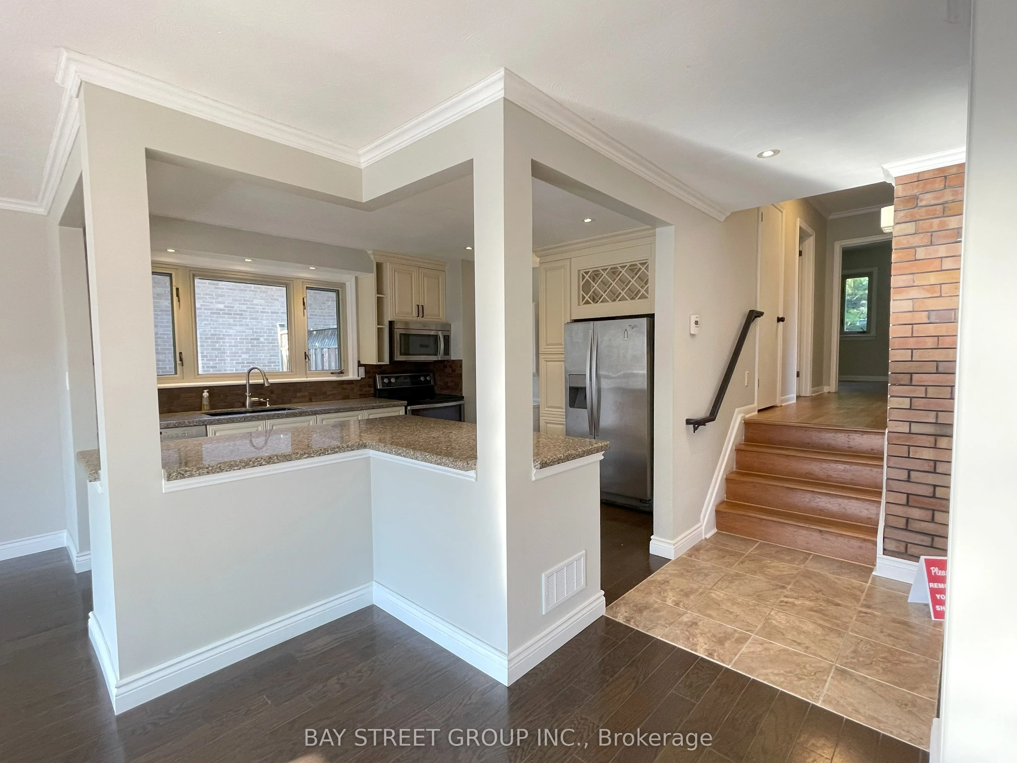 80 HOSTEIN Drive, #Upper Unit