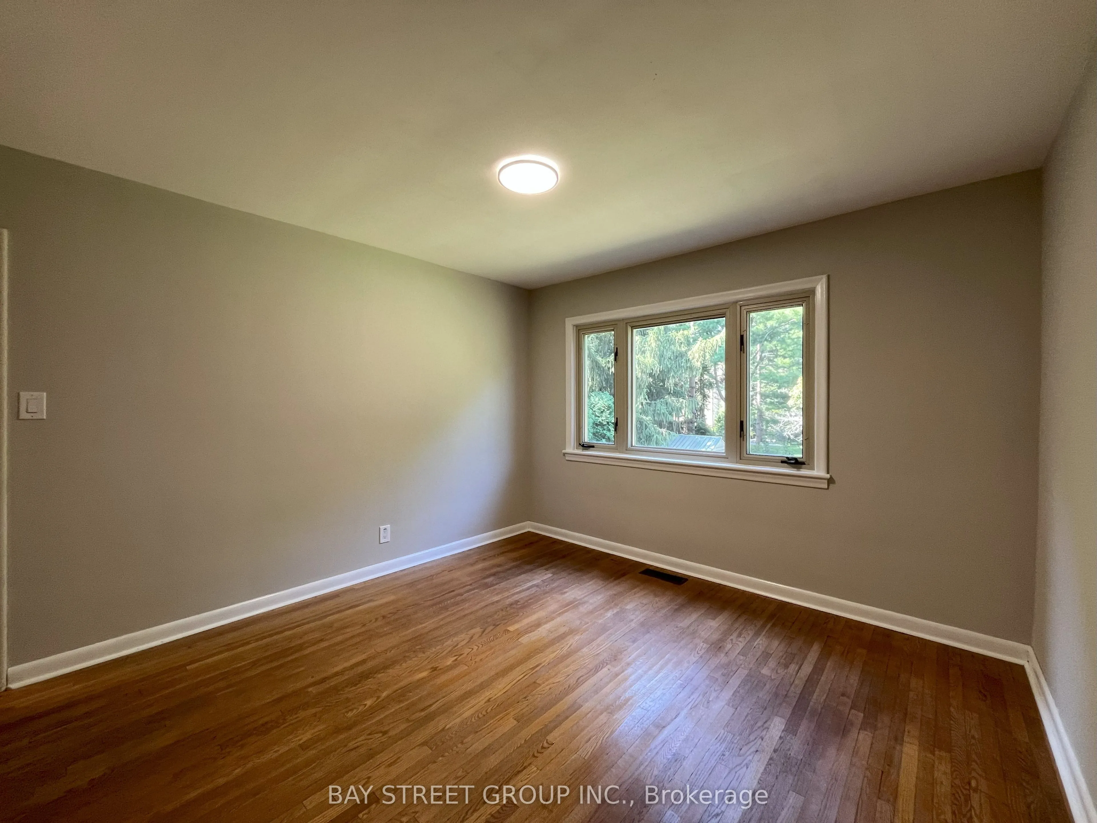 80 HOSTEIN Drive, #Upper Unit