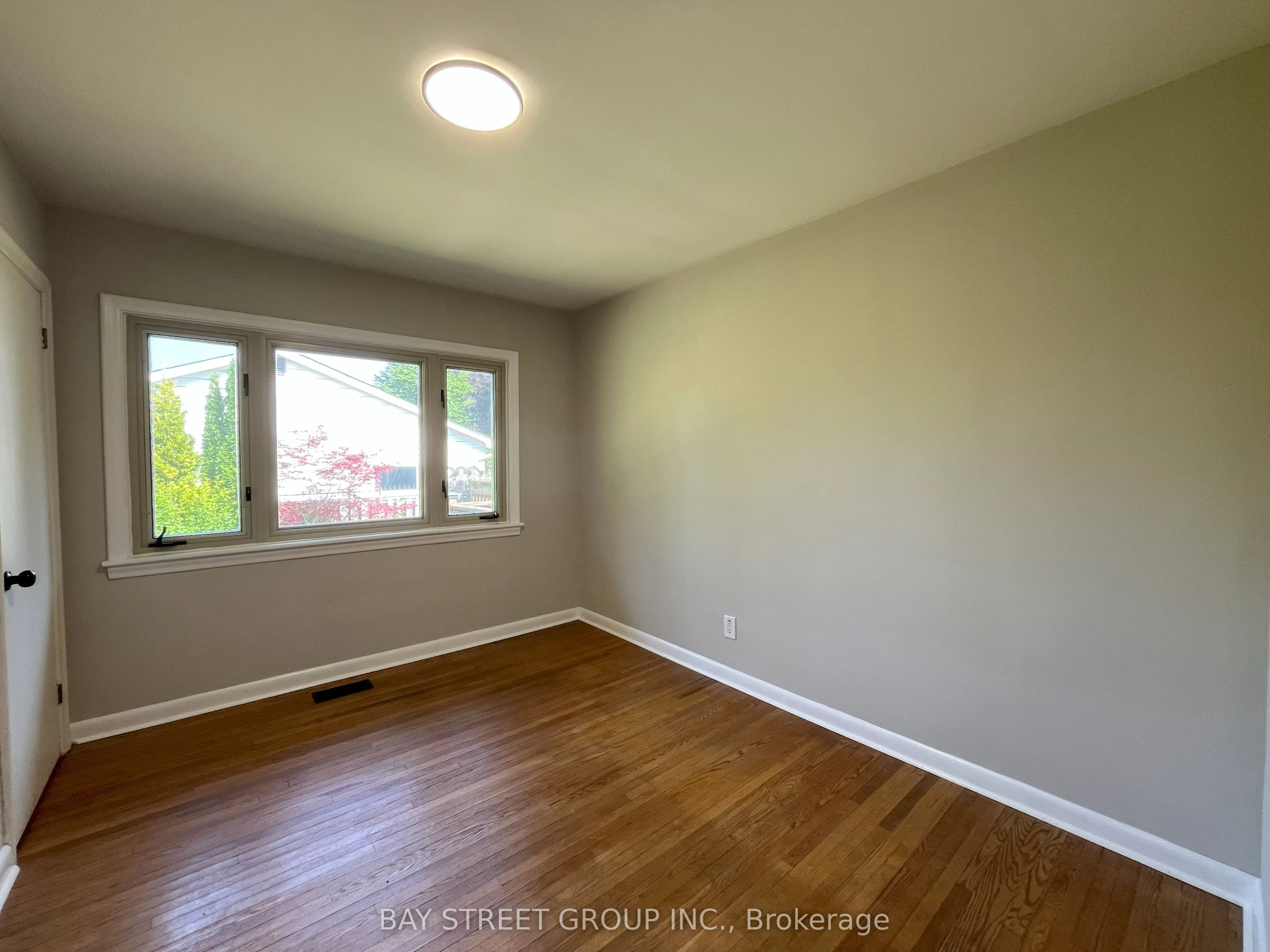 80 HOSTEIN Drive, #Upper Unit