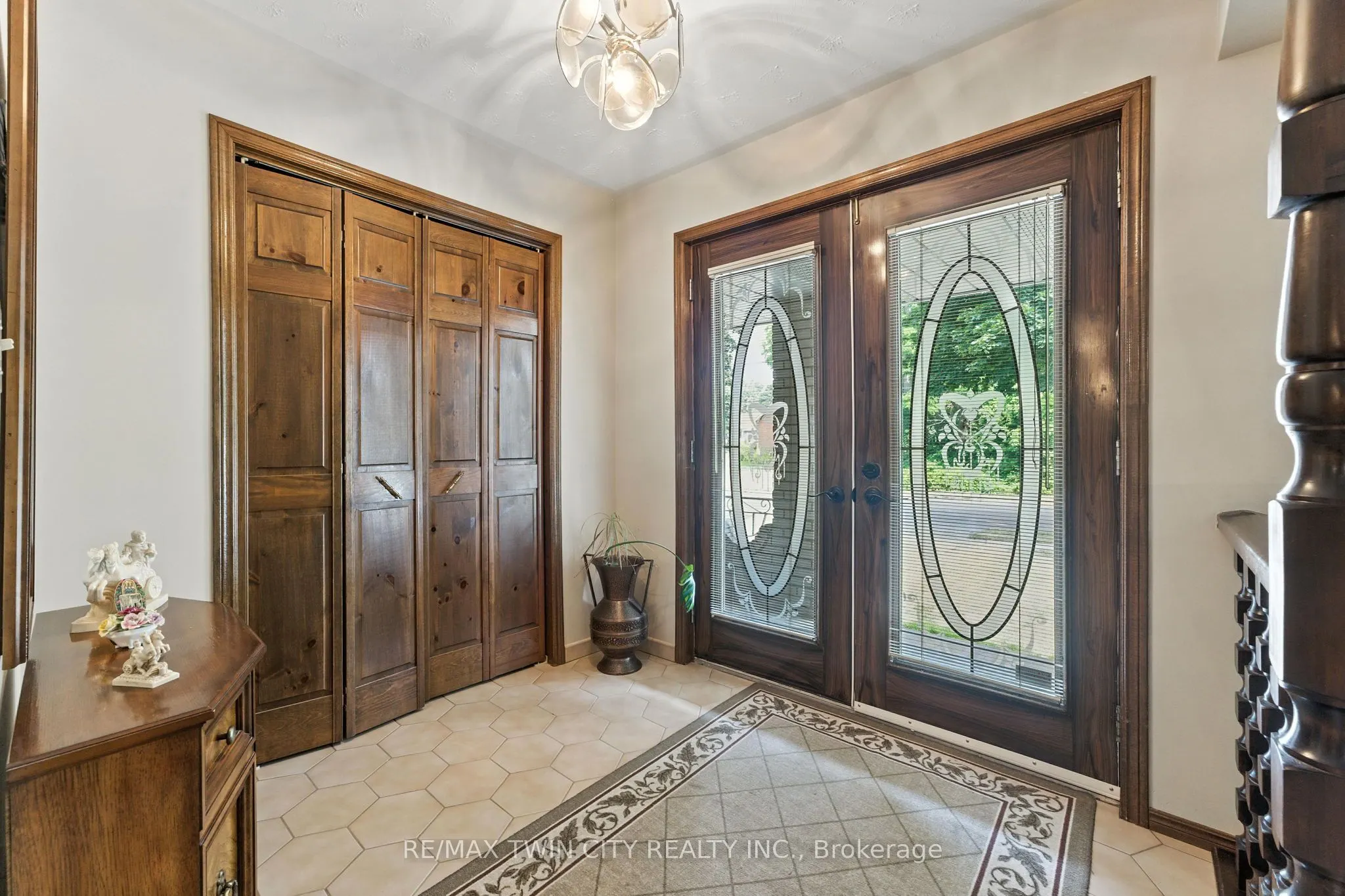 77 Glenwood Drive