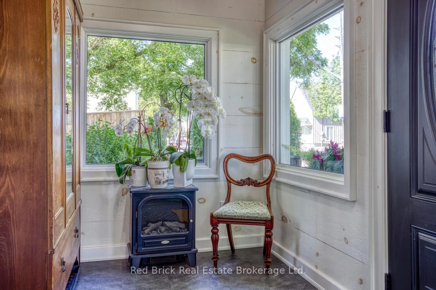 23 Mill Street E