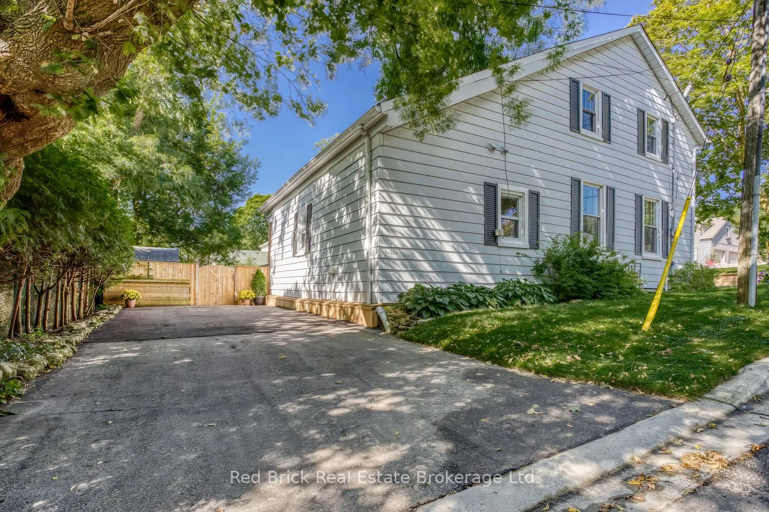 23 Mill Street E