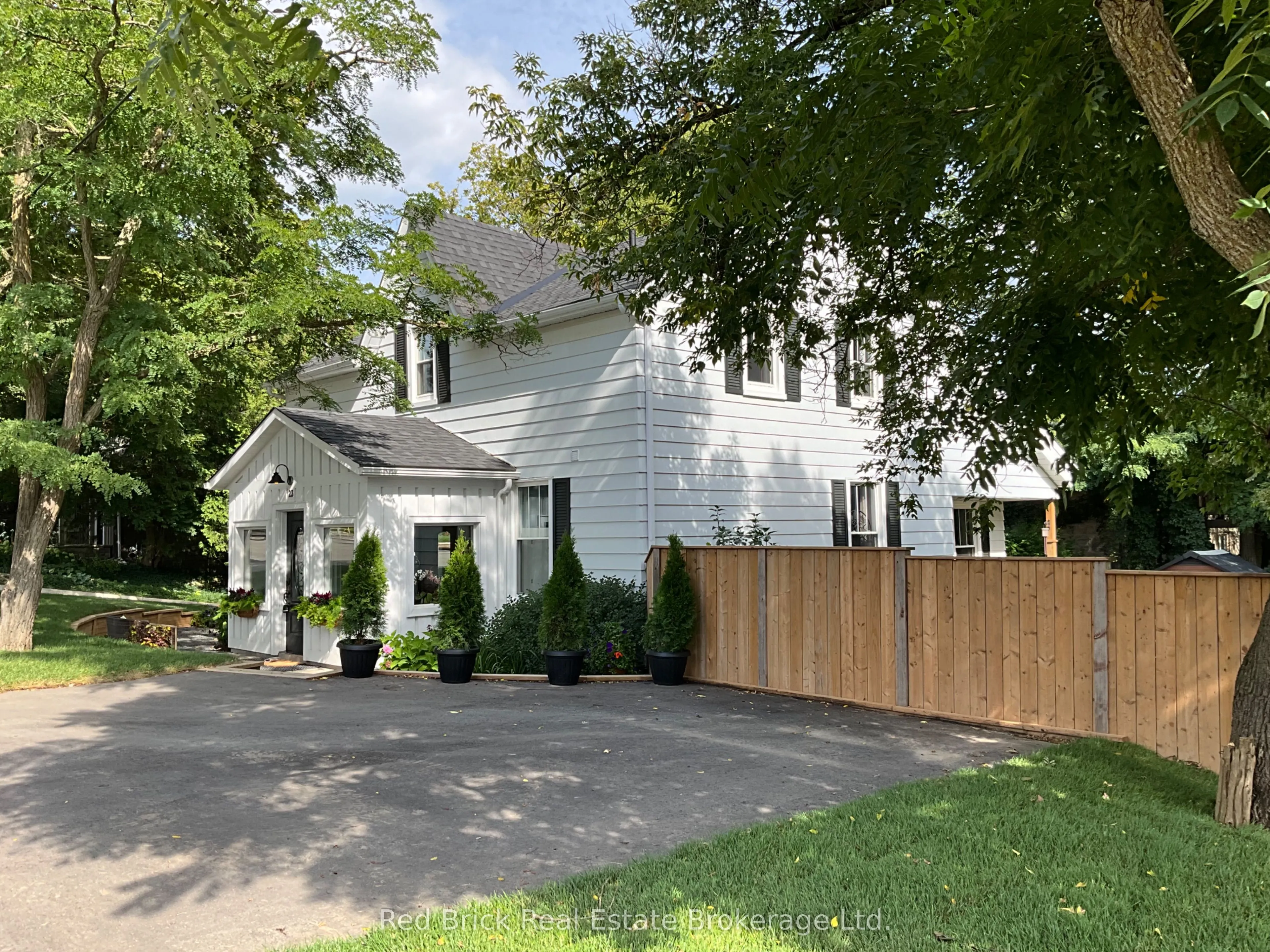 23 Mill Street E