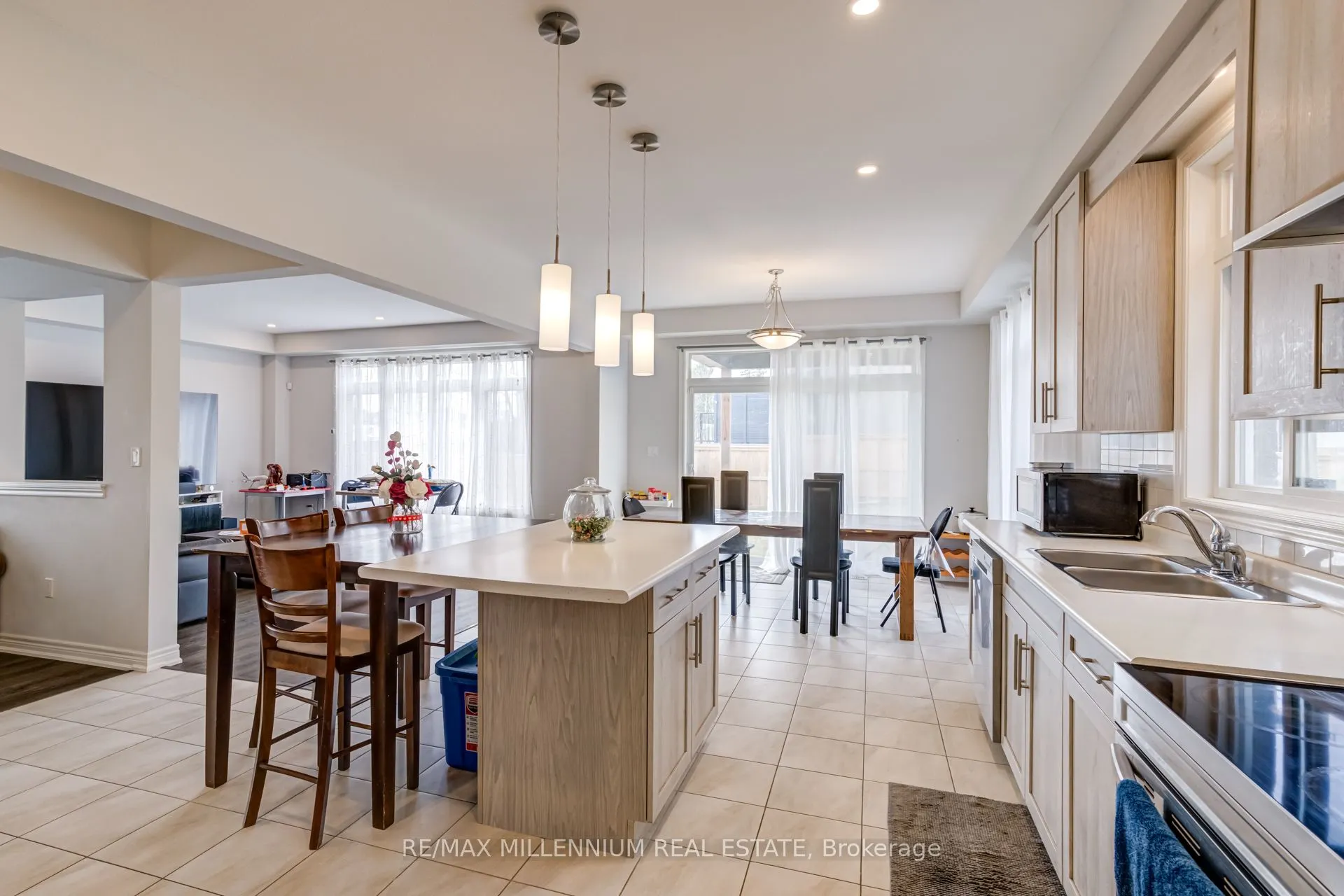 3597 Carolinia Court