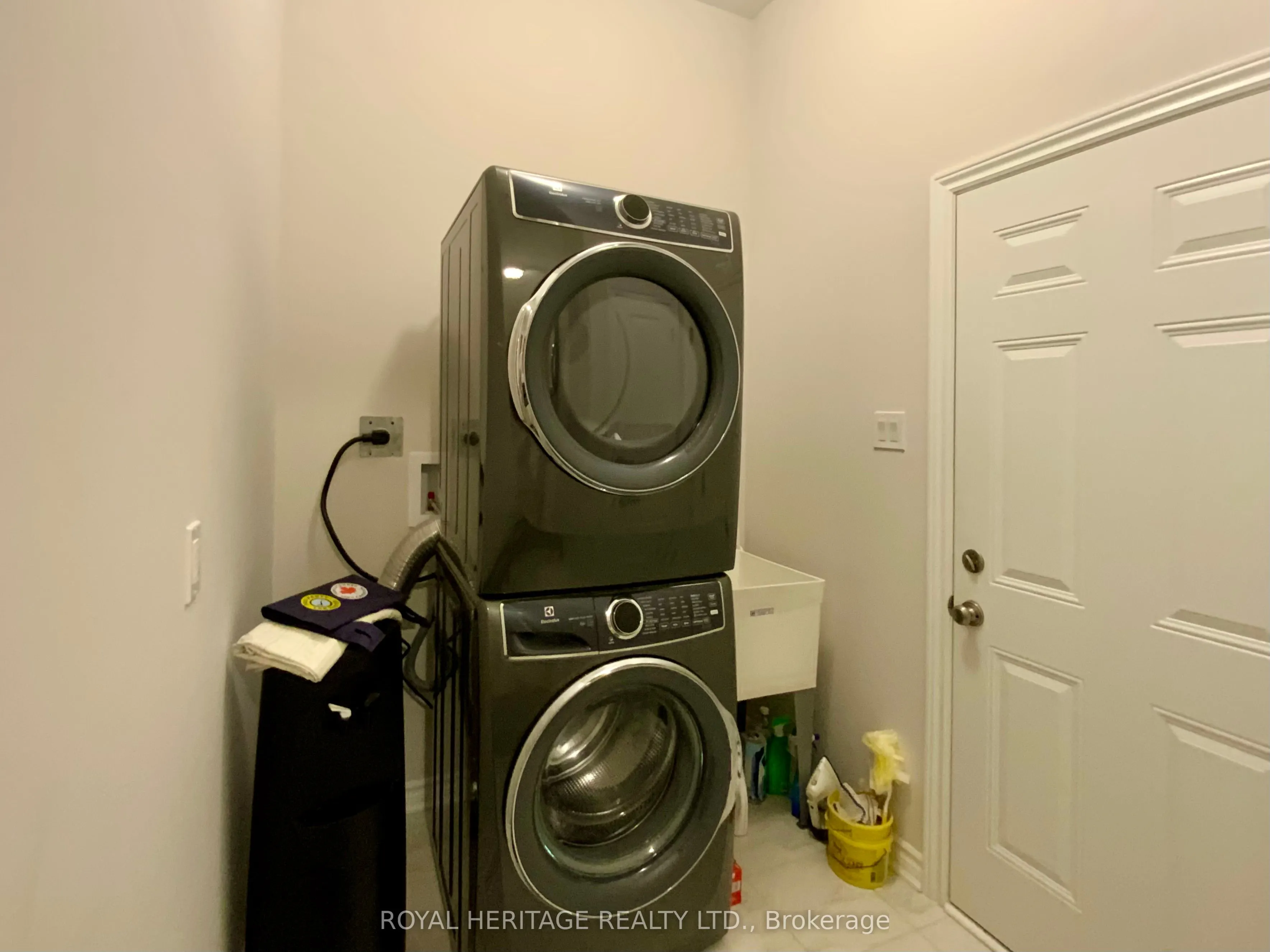 17 Lakewood Crescent, #17