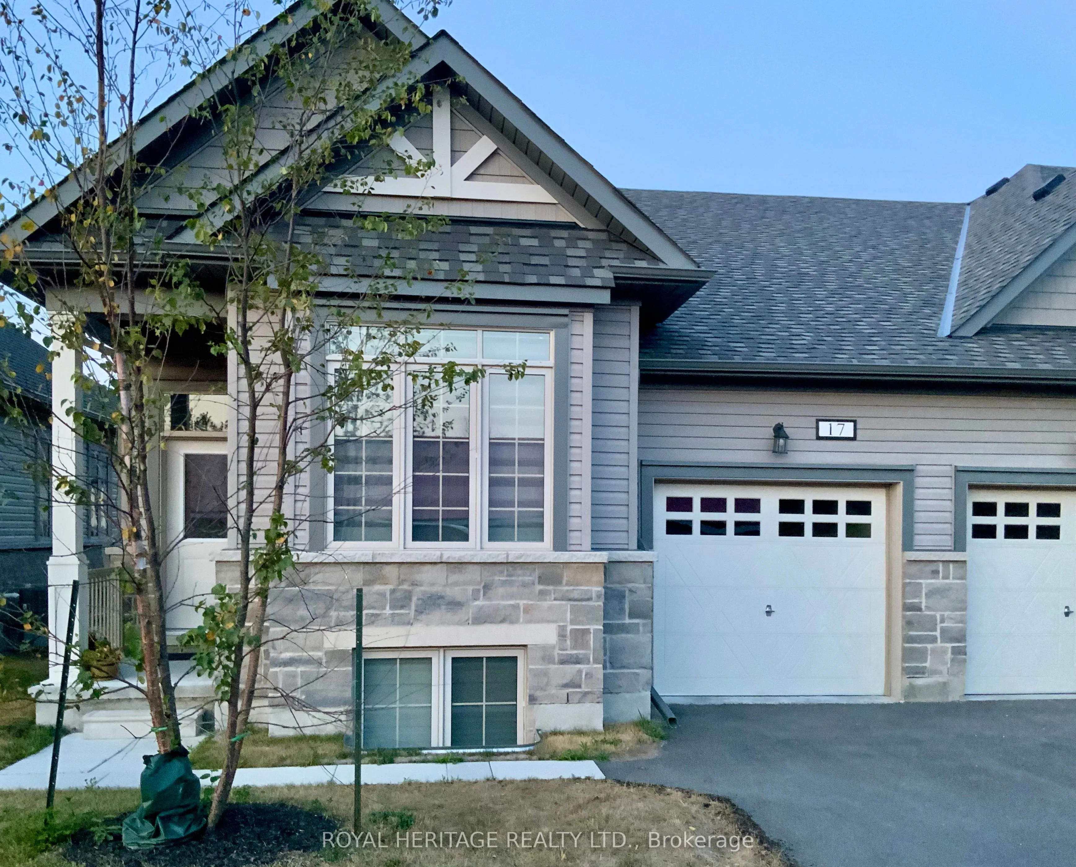 17 Lakewood Crescent, #17