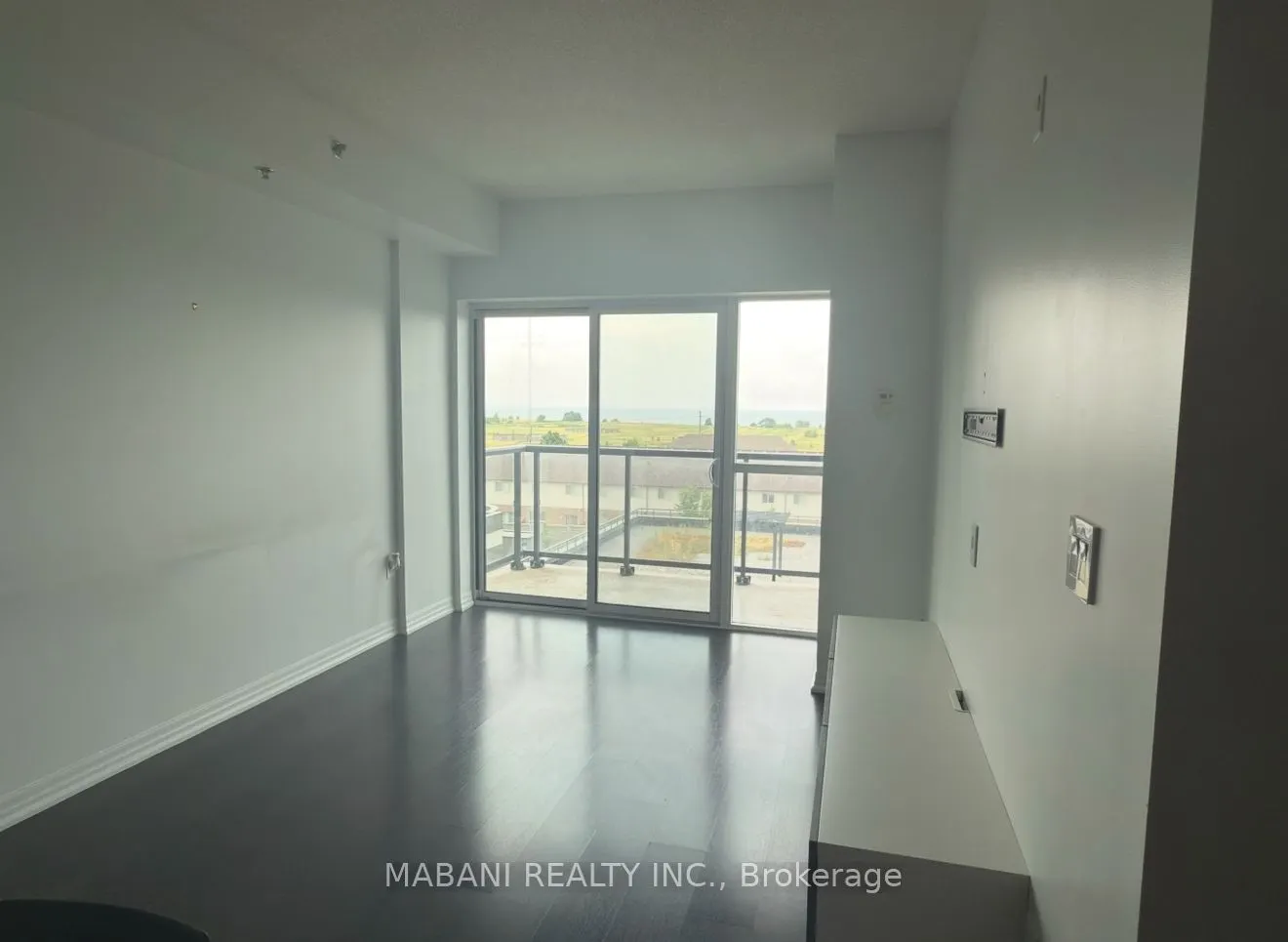560 North Service Road, #405