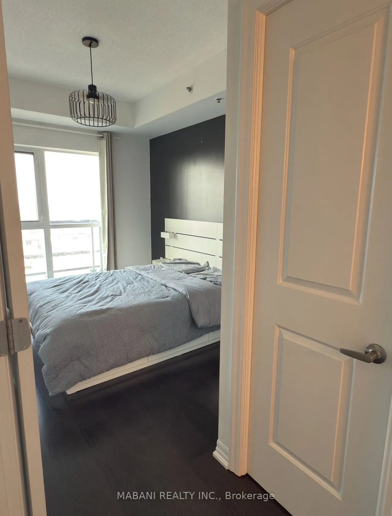560 North Service Road, #405