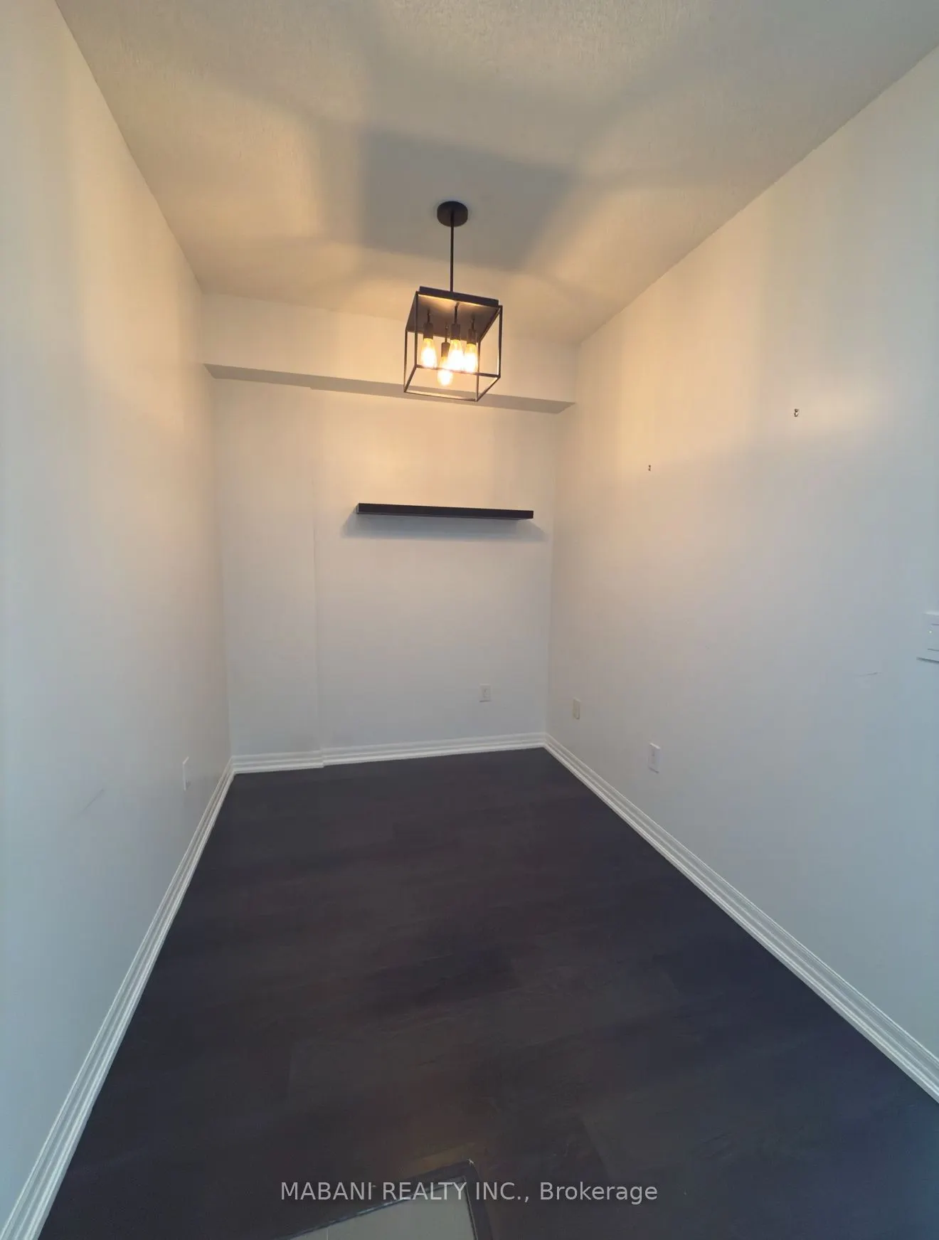 560 North Service Road, #405