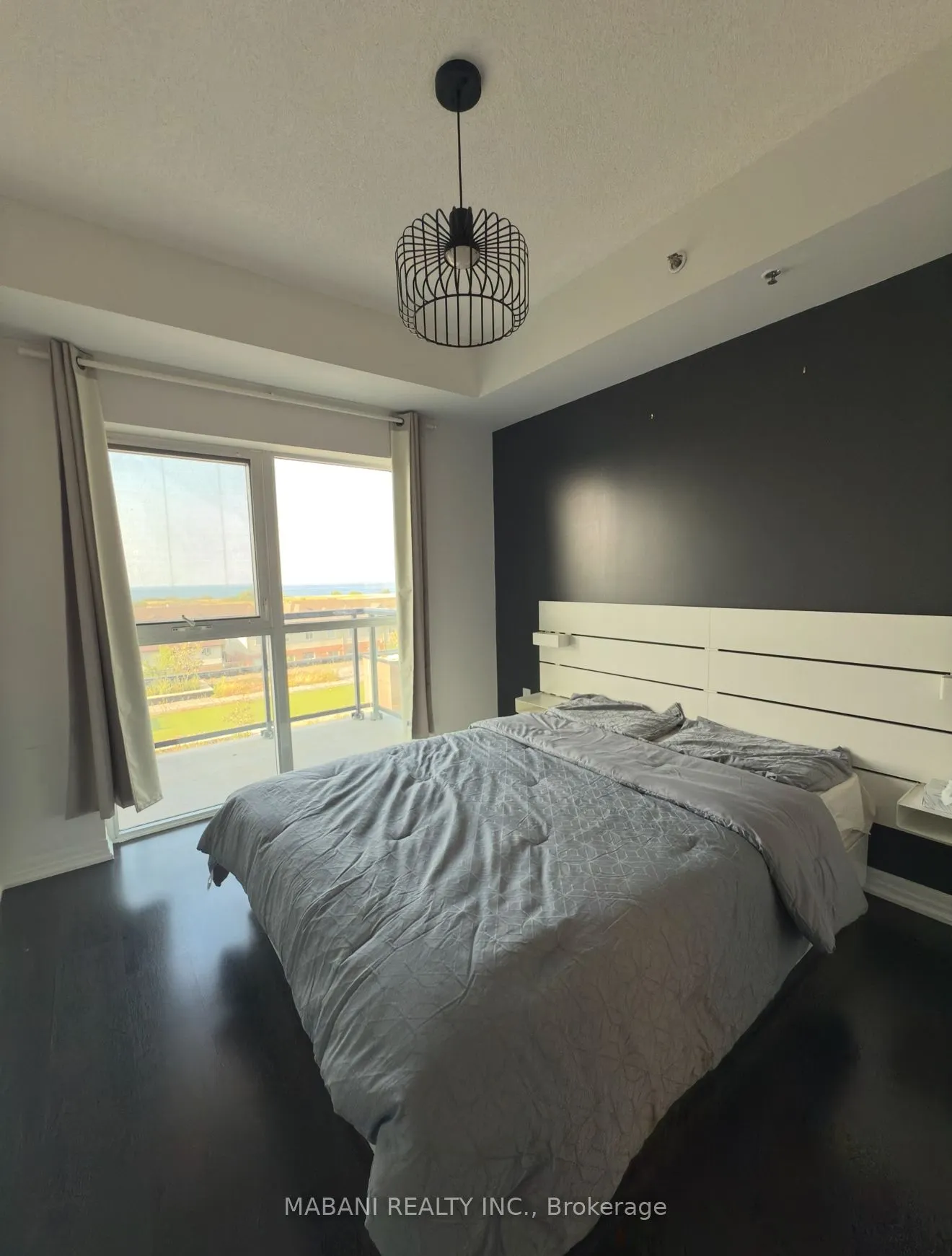 560 North Service Road, #405