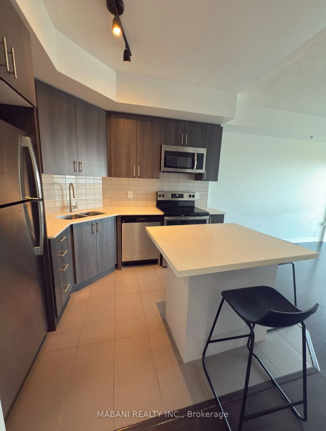 560 North Service Road, #405