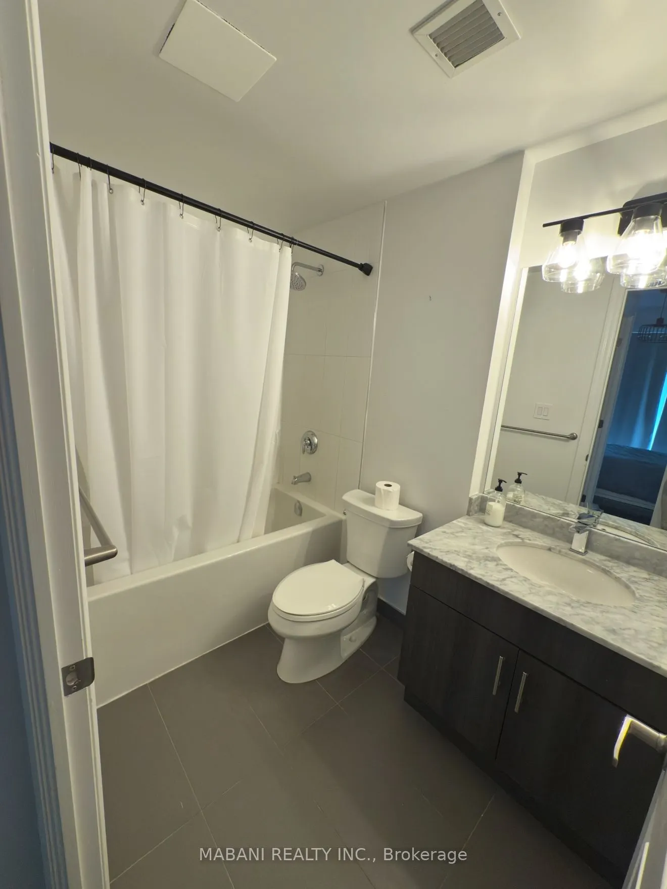560 North Service Road, #405