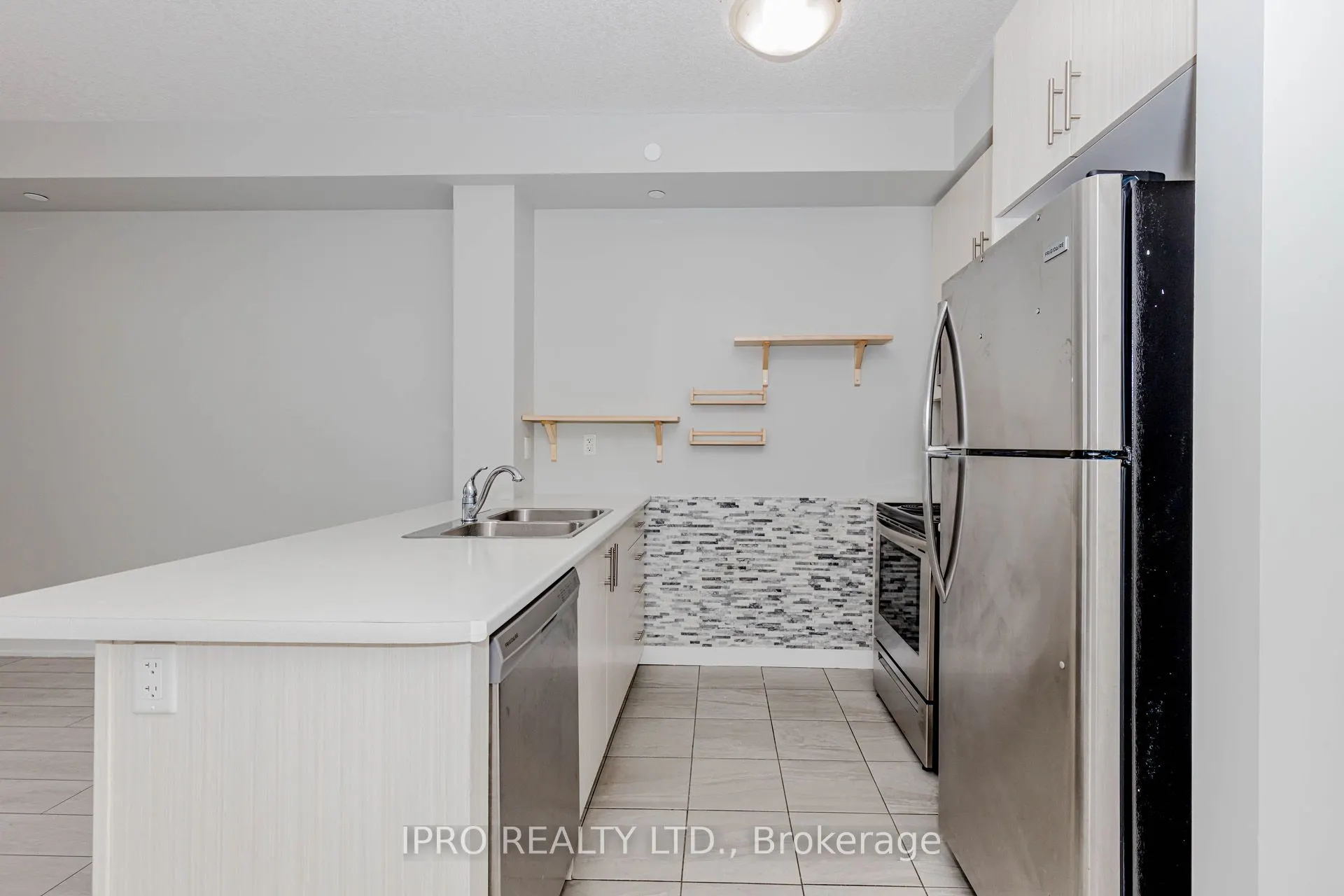 101 Shoreview Place, #326