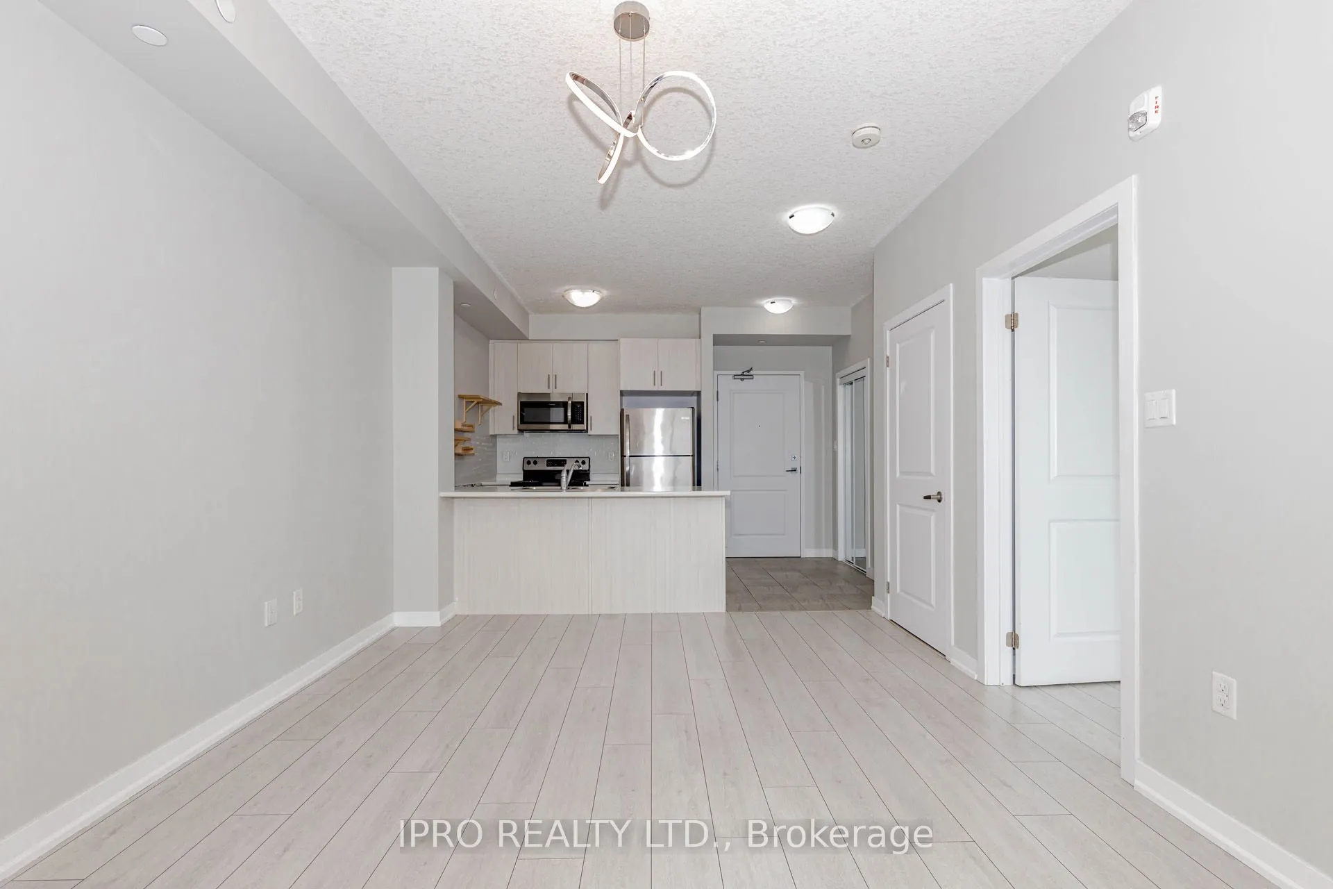101 Shoreview Place, #326